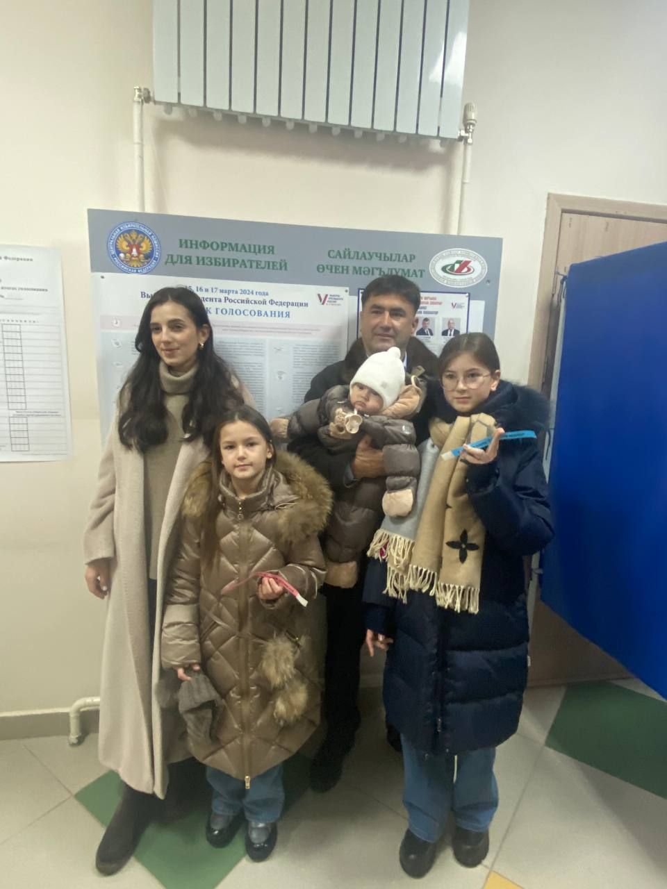 Кукмара районы башлыгы Сергей Димитриев гаиләсе белән сайлауда катнашты