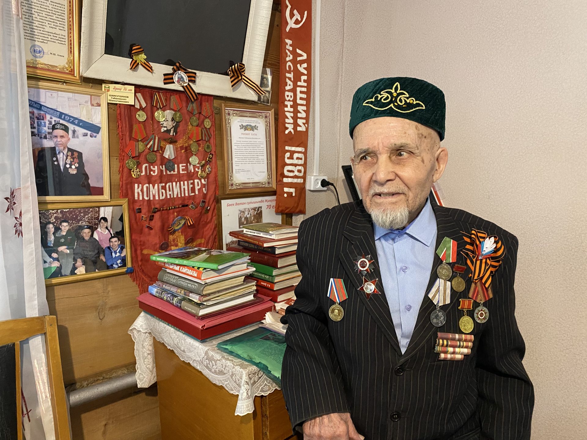 Кукмара районы башлыгы Сергей Димитриев сугыш ветеранын бәйрәм белән котлады