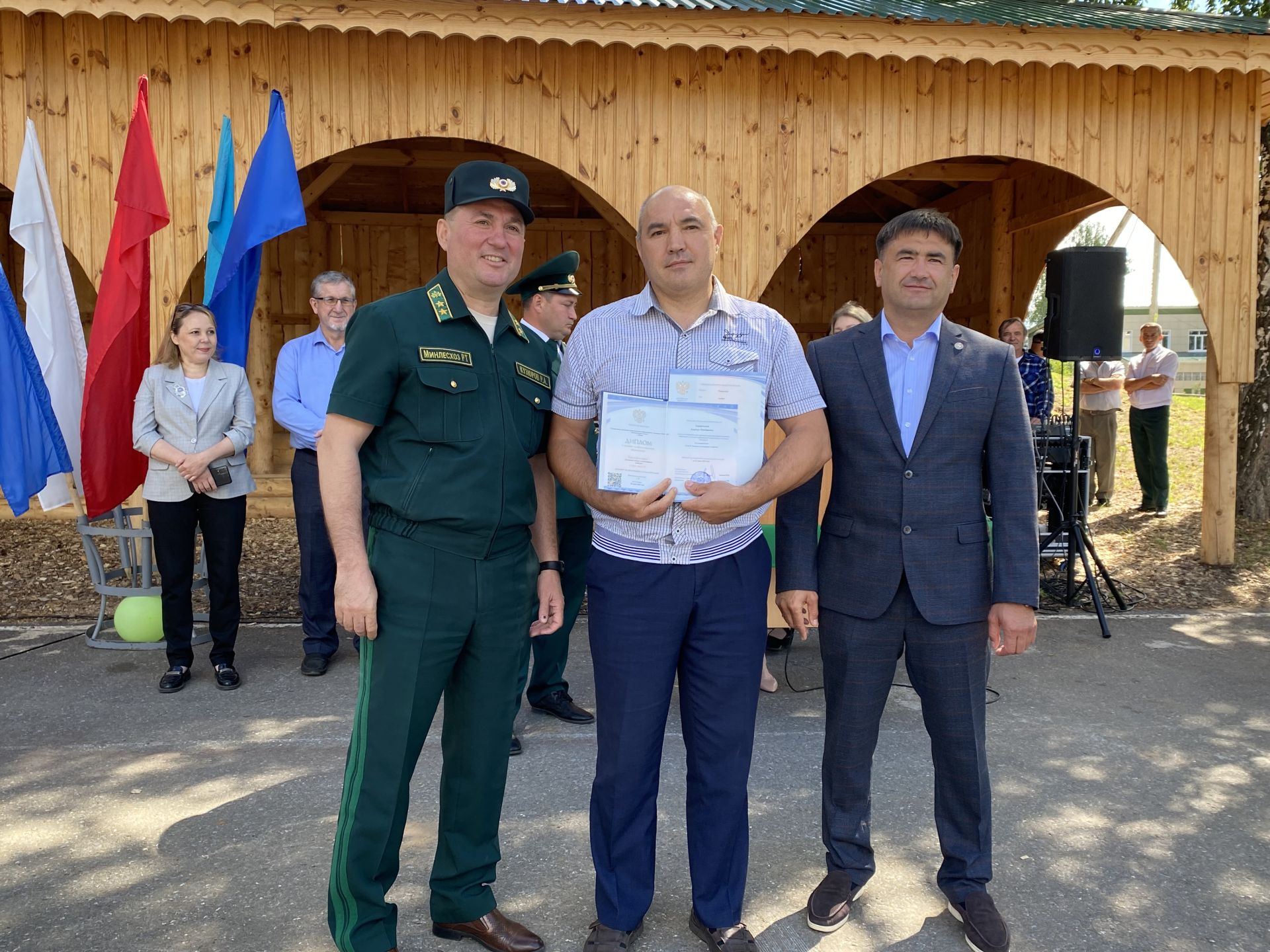 Выпускникам Лубянского лесотехнического колледжа вручили дипломы