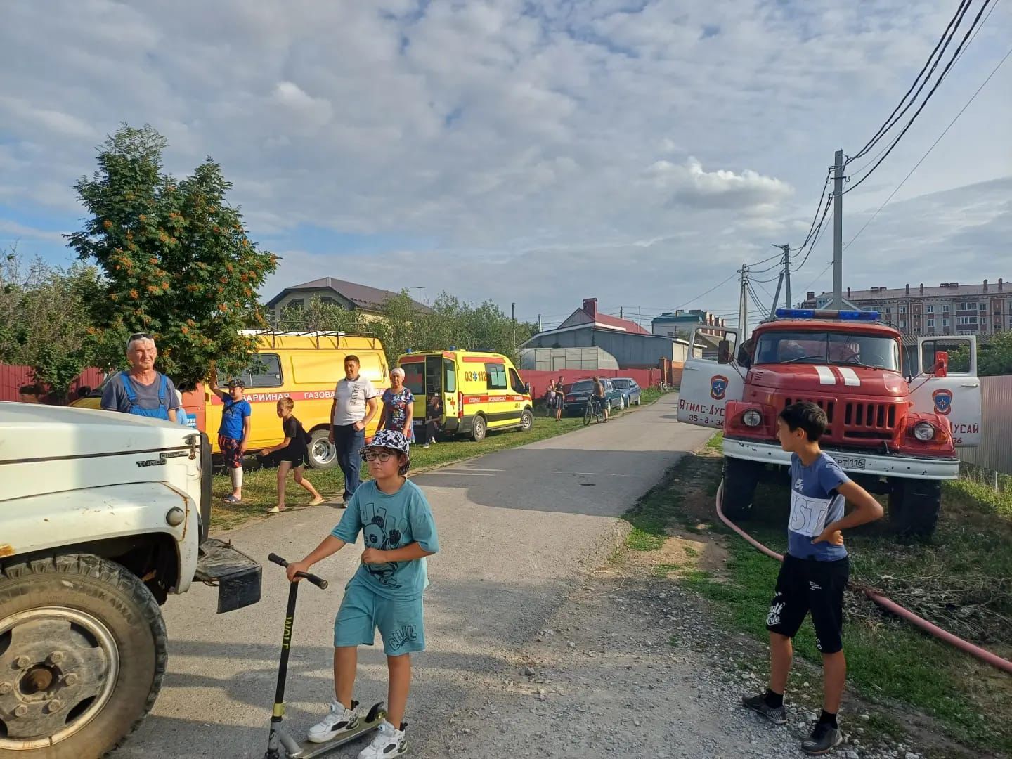В Кукморе произошел пожар в двух гаражах