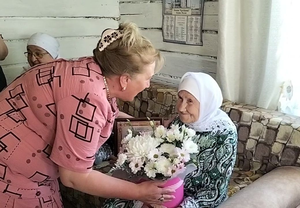 Өлге авылында яшәүче Халисә Сабирова 90 яшьлек юбилеен билгеләп үтә