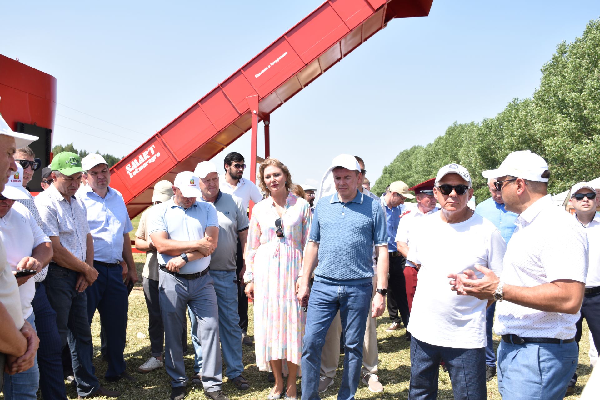 Татарстан Рәисе Рөстәм Миңнеханов Кукмара районының казанышларын югары бәяләде