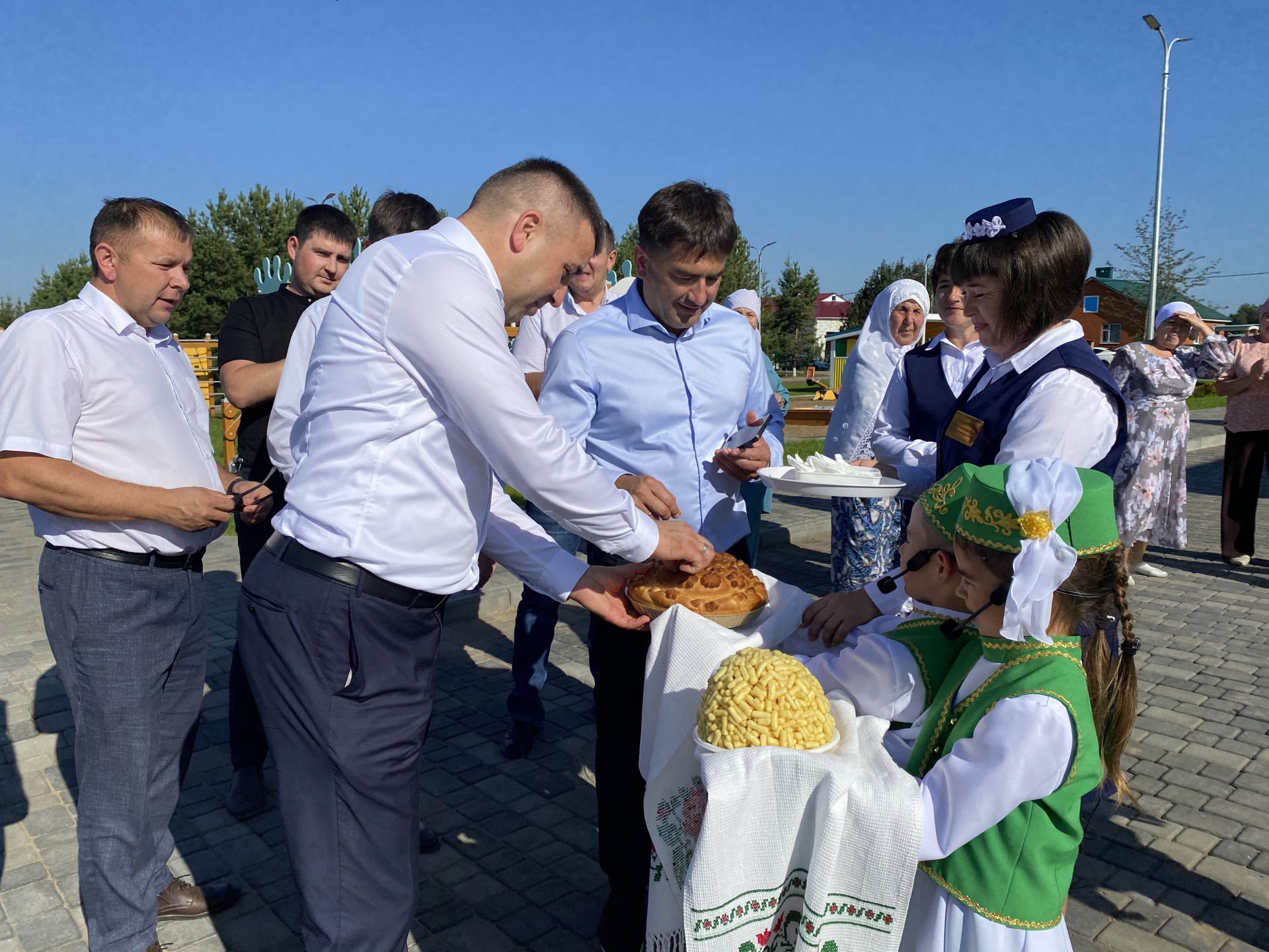 Әсән-Елгада яңа төзелгән ФАП, капиталь ремонт кичергән балалар бакчасы куллануга тапшырылды, һәм төзекләндерү эшләре алып барылган мәдәният йорты кунакларны кабул итте