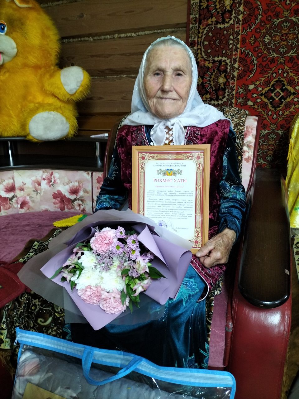 Нырты совхозында яшәүче Дәминова Рәйхә Мәгъсүм кызы 90 яшьлек юбилеен билгеләп үтә