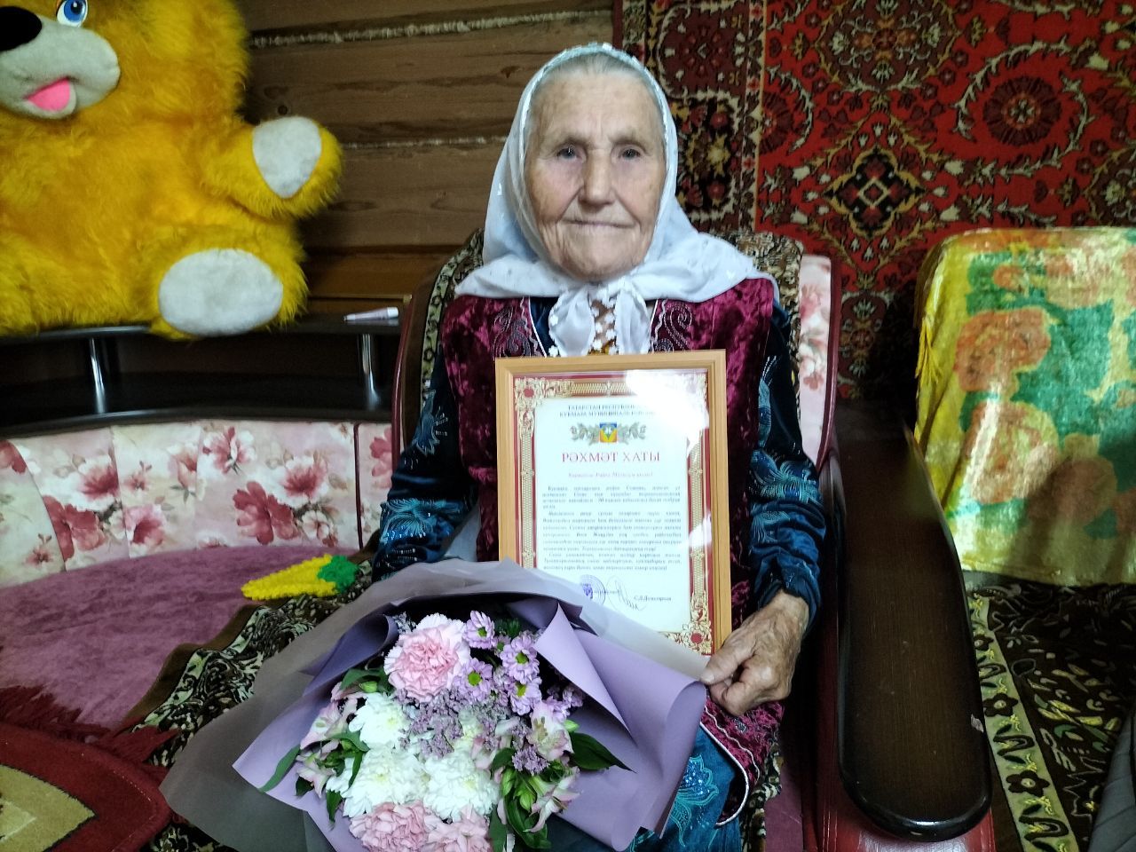 Нырты совхозында яшәүче Дәминова Рәйхә Мәгъсүм кызы 90 яшьлек юбилеен билгеләп үтә