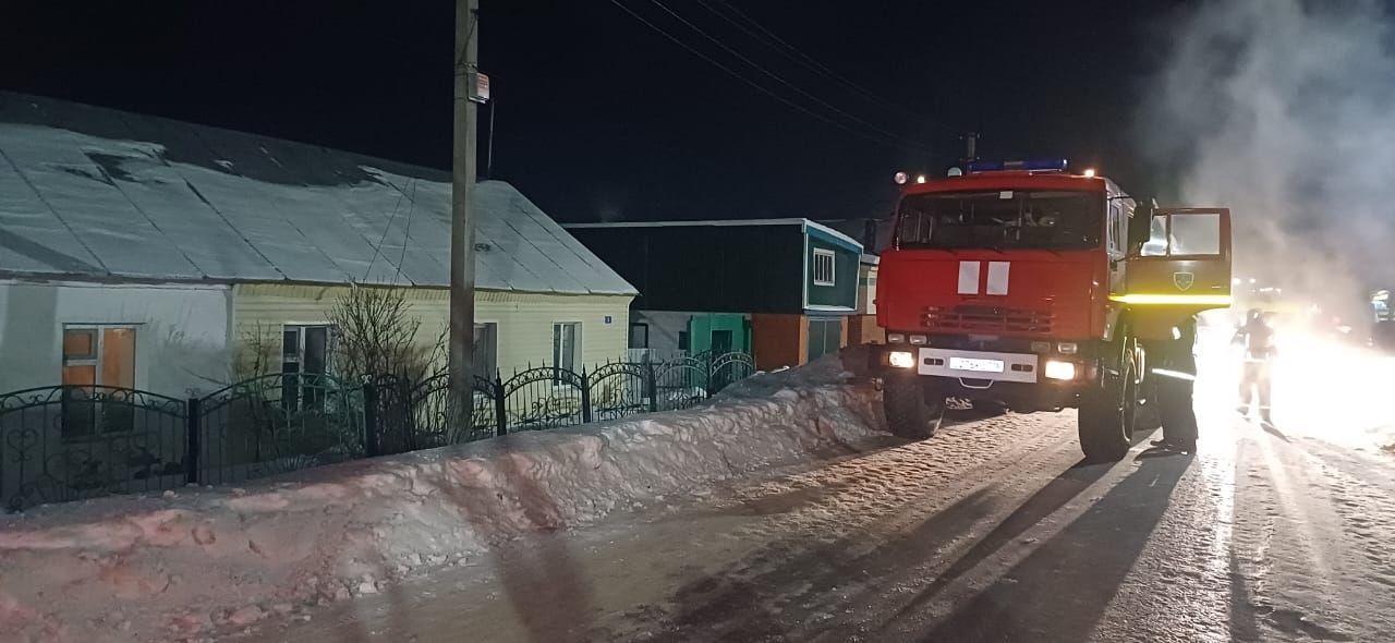 В Кукморе загорелась баня