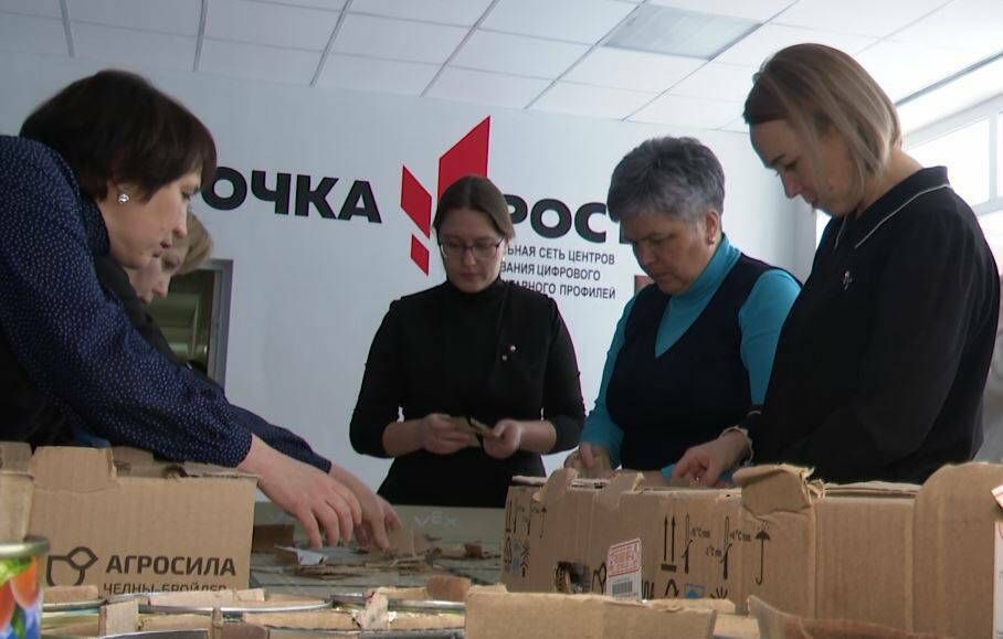 Школьники и учителя Большого Кукмора изготовили более 350 свечей для СВО