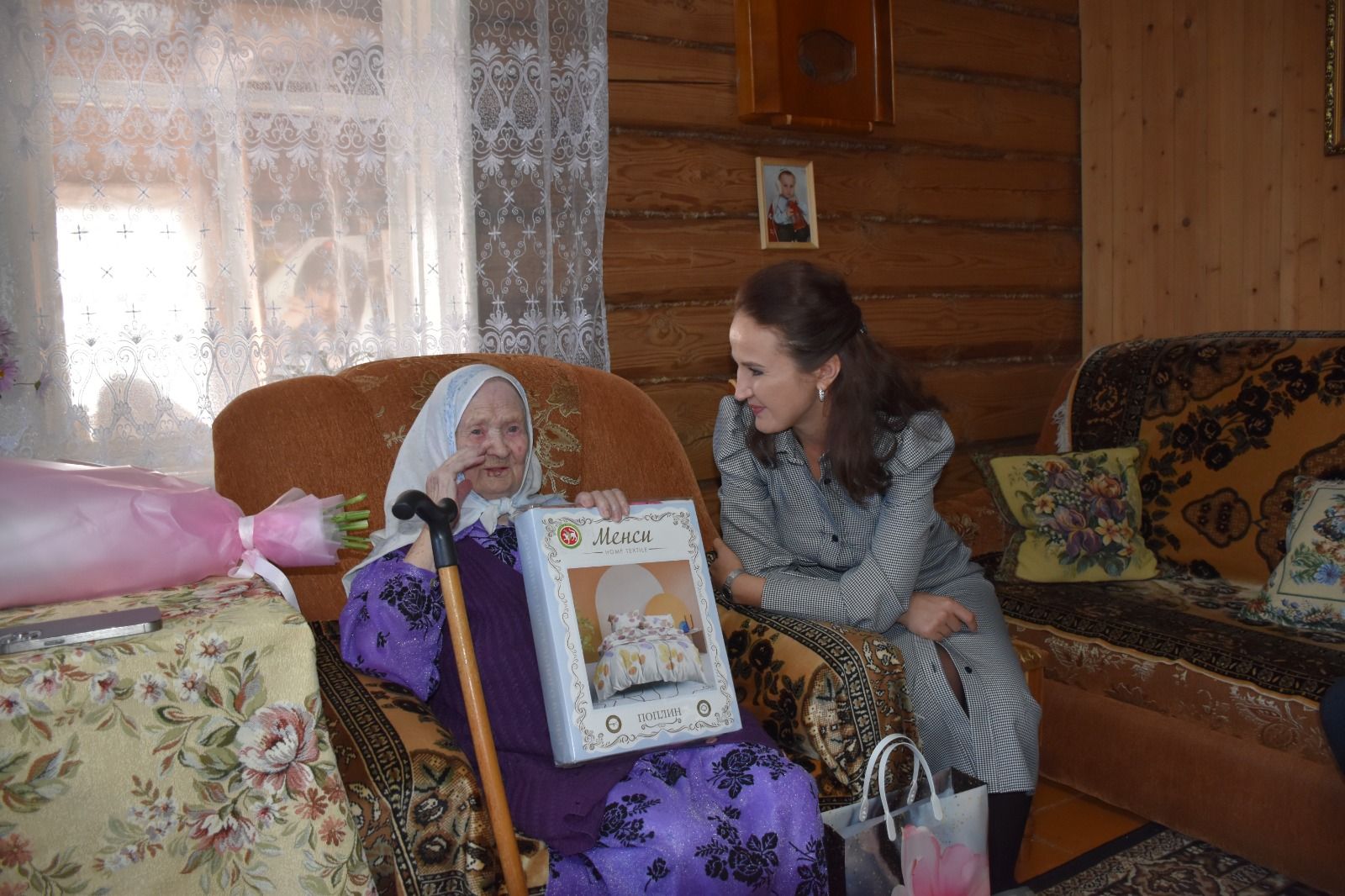 Кукмара районының иң өлкән кешеләренең берсе — 101 яшьлек Фәһимә Зәйнәгыева котлаулар кабул итте