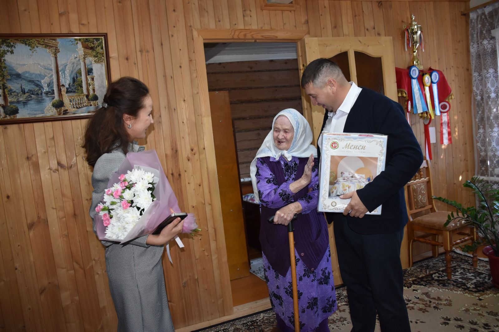 Кукмара районының иң өлкән кешеләренең берсе — 101 яшьлек Фәһимә Зәйнәгыева котлаулар кабул итте