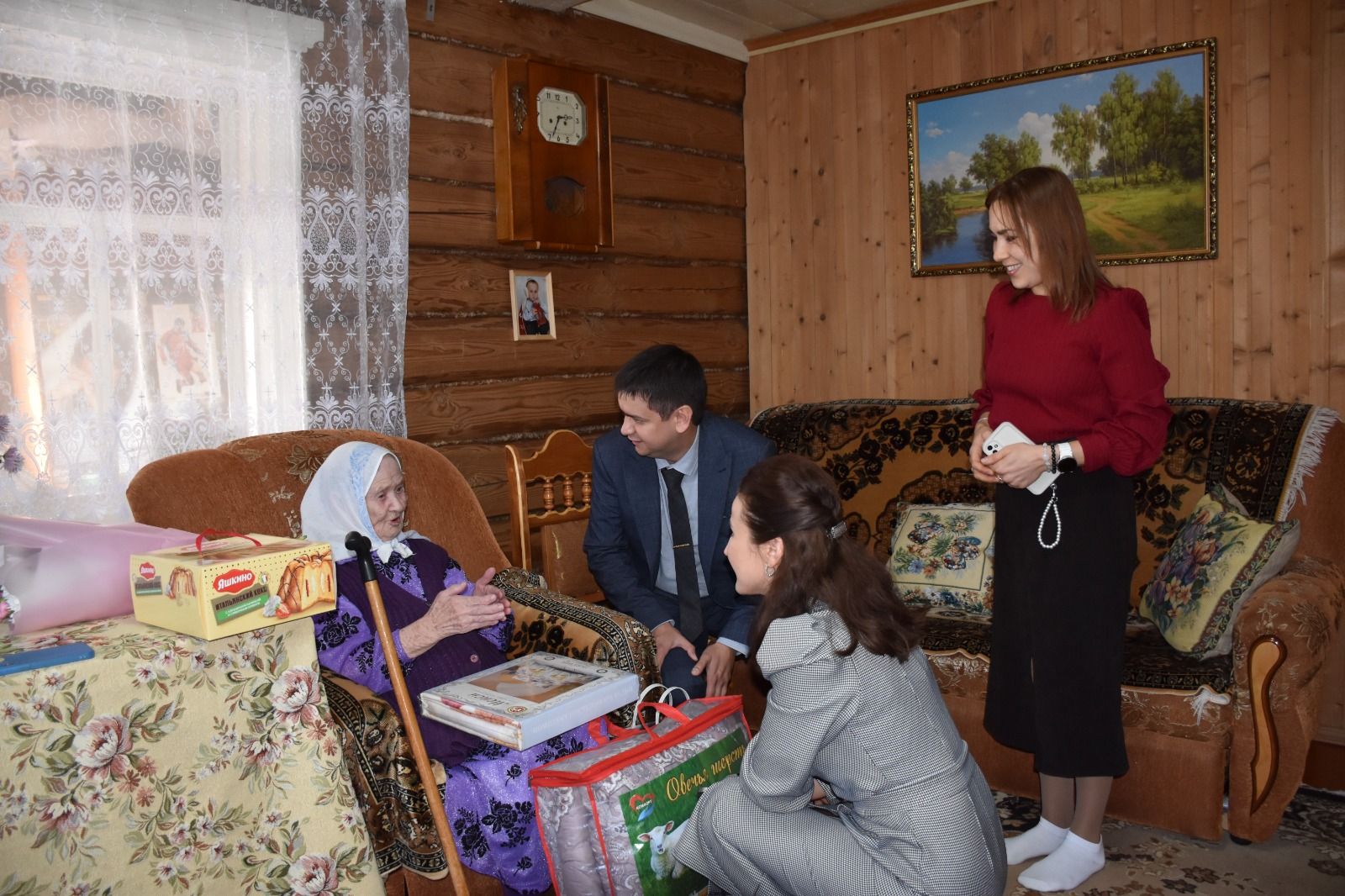 Кукмара районының иң өлкән кешеләренең берсе — 101 яшьлек Фәһимә Зәйнәгыева котлаулар кабул итте