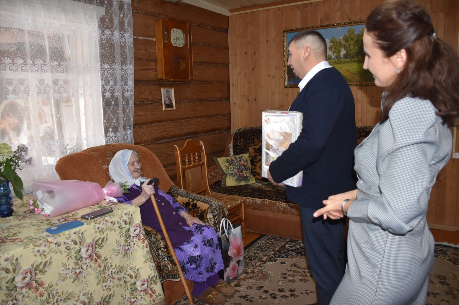 Кукмара районының иң өлкән кешеләренең берсе — 101 яшьлек Фәһимә Зәйнәгыева котлаулар кабул итте