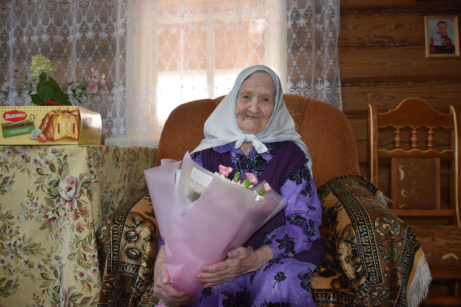 Кукмара районының иң өлкән кешеләренең берсе — 101 яшьлек Фәһимә Зәйнәгыева котлаулар кабул итте