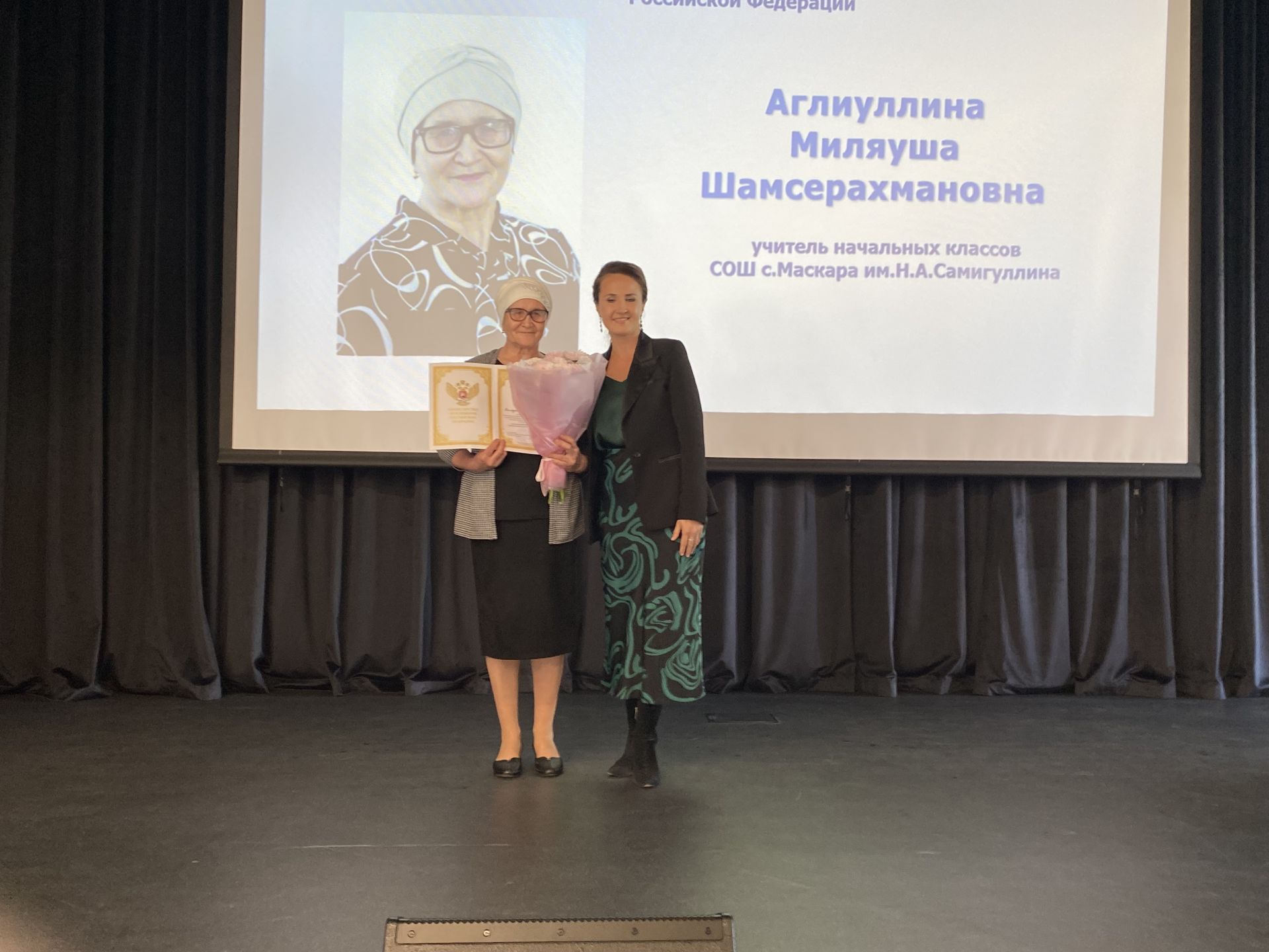 Кукмарада мөгаллимнәр хөрмәтләнде