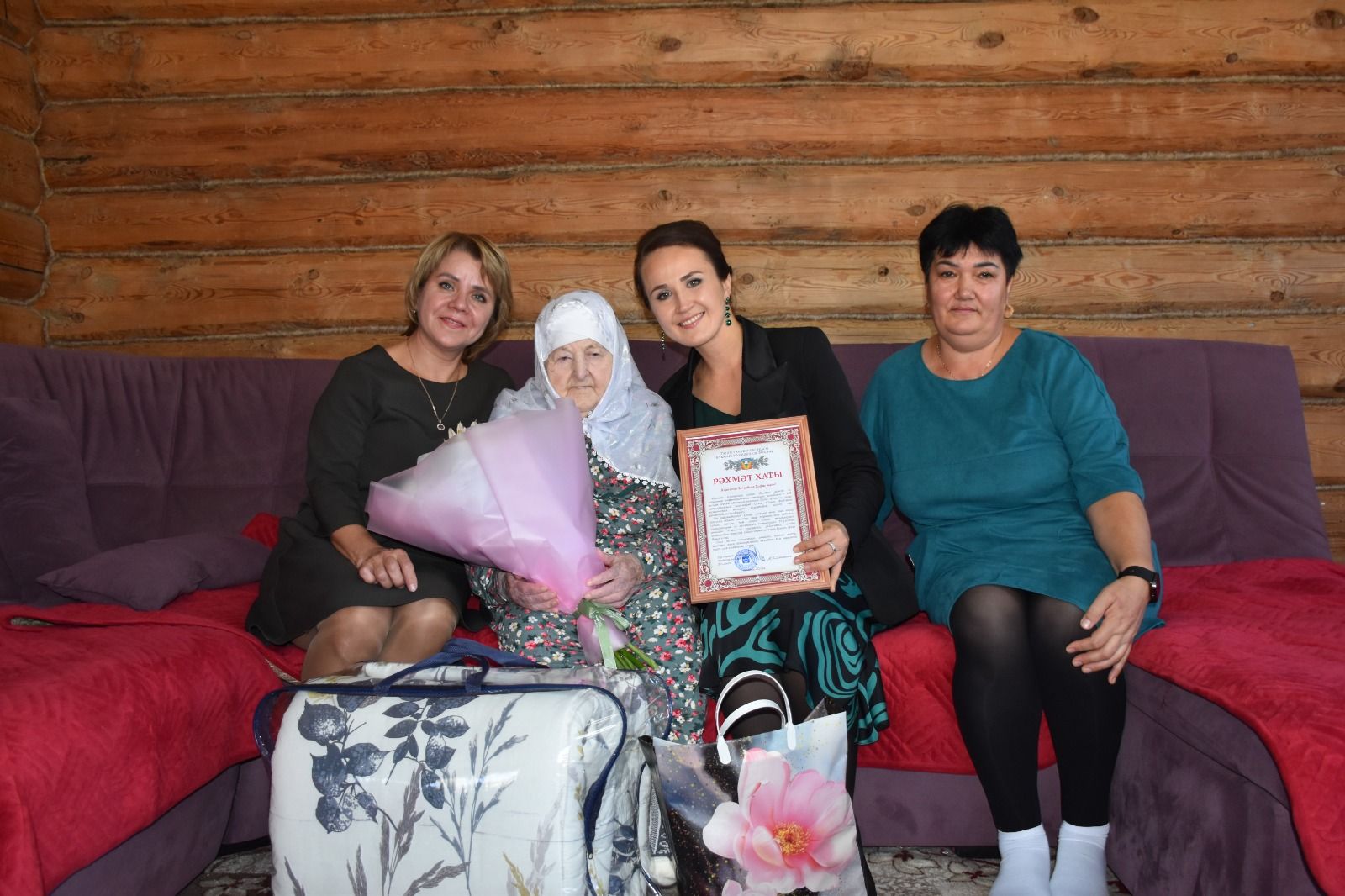 Кукмарада яшәүче Зөһрәбикә апа Мөхәммәтшина 100 яшен тутырды