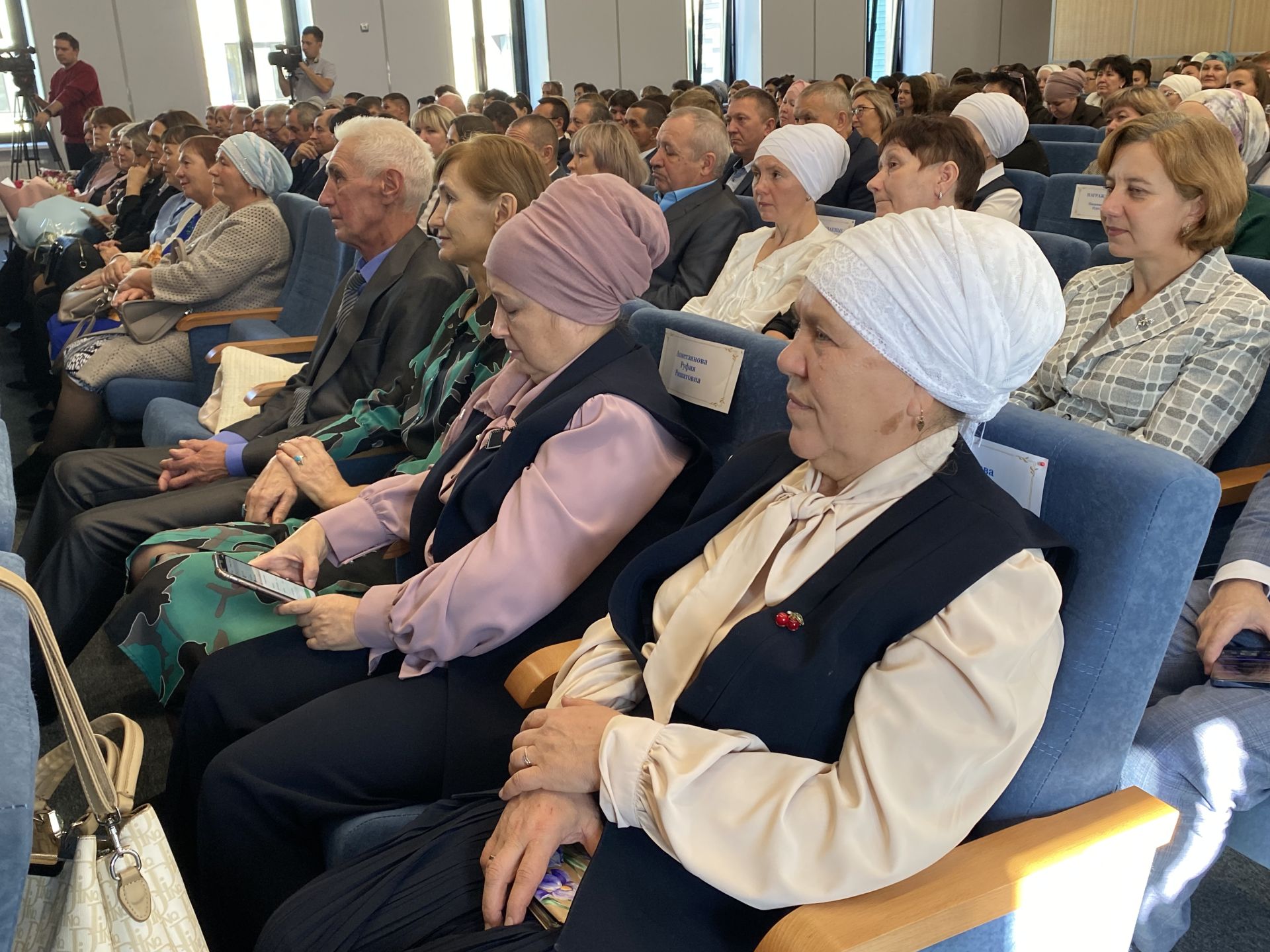 Кукмарада мөгаллимнәр хөрмәтләнде