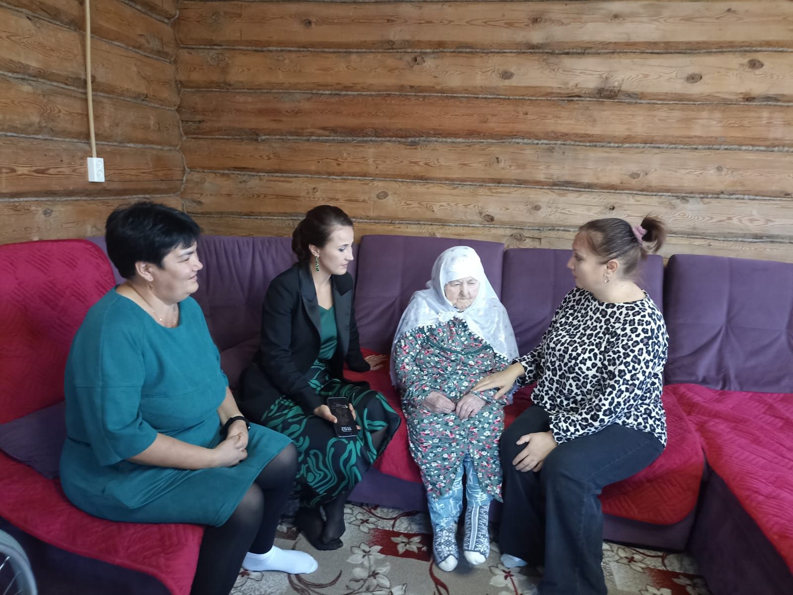 Кукмарада яшәүче Зөһрәбикә апа Мөхәммәтшина 100 яшен тутырды