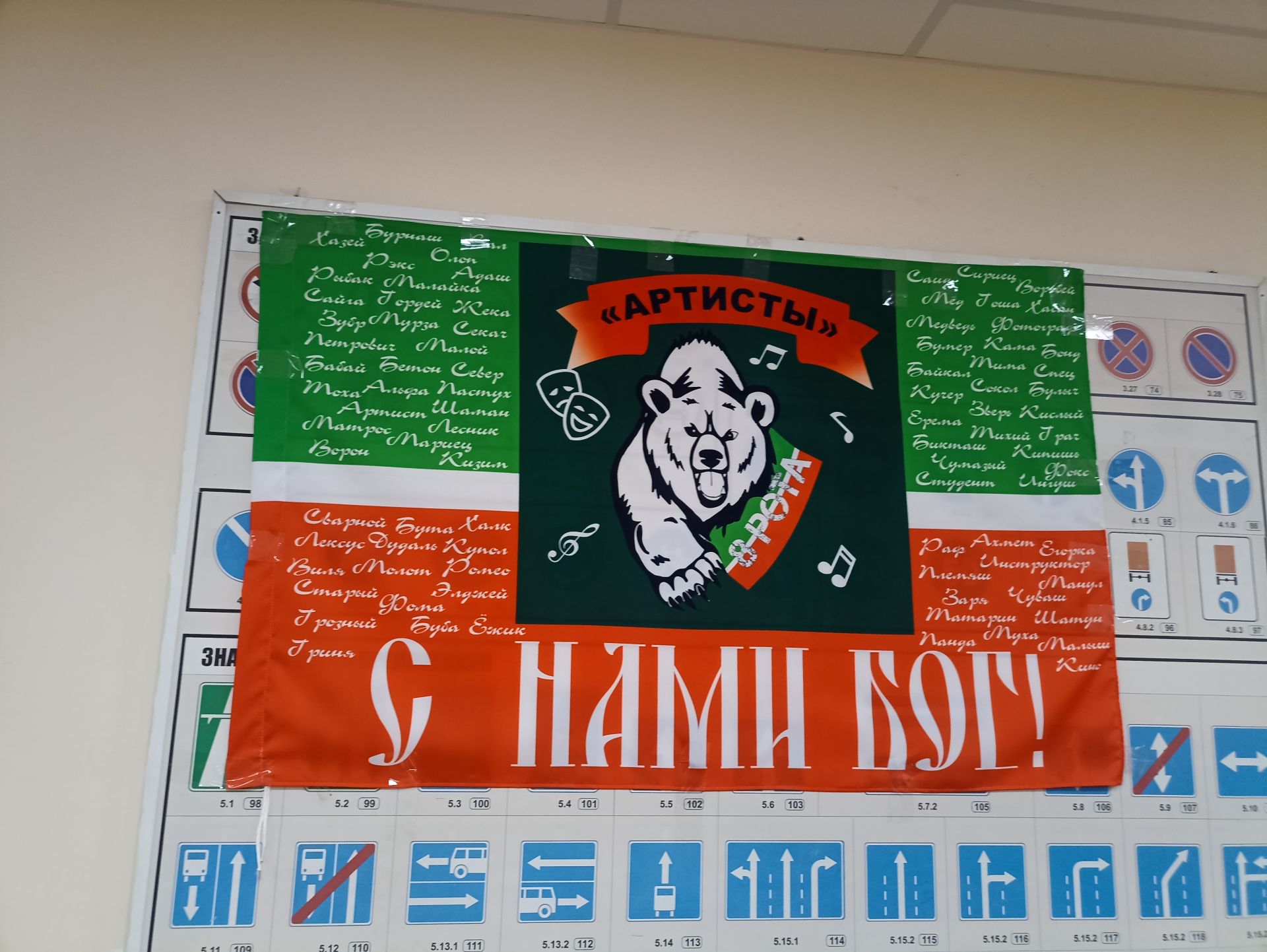 Кукмара 4нче урта мәктәбендә хәрбиләргә ярдәм йөзеннән татлы ярминкә оештырылды