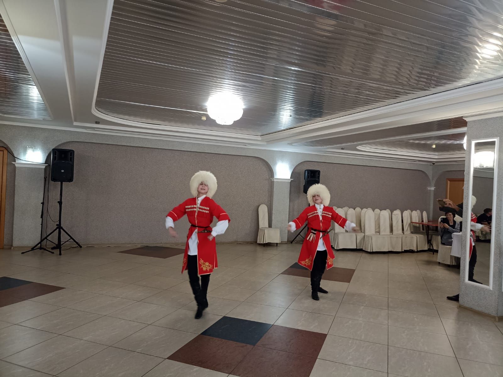 Кукмара районы башлыгы Сергей Димитриев районның ветеран җитәкчеләре белән очрашты