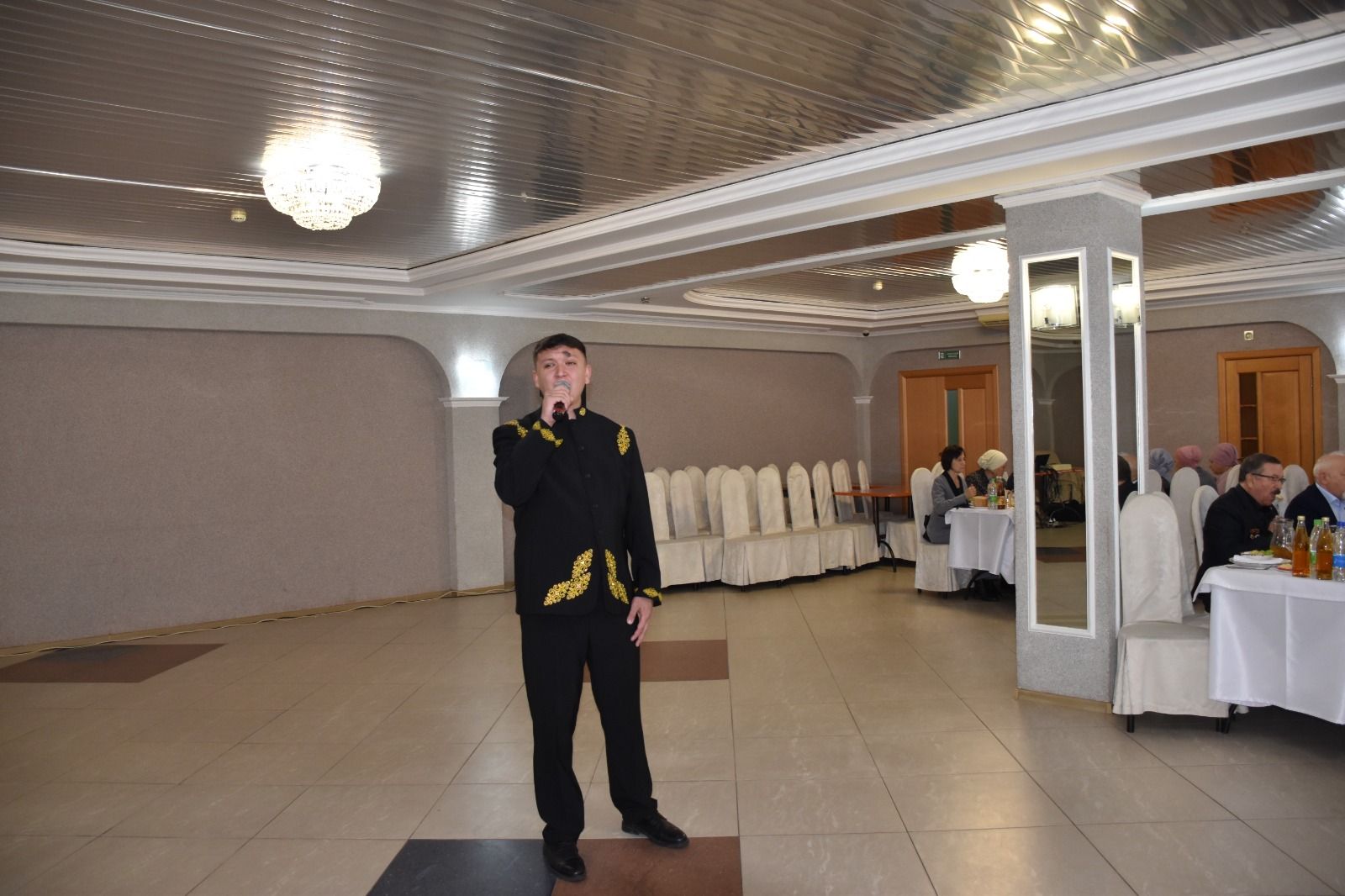 Кукмара районы башлыгы Сергей Димитриев районның ветеран җитәкчеләре белән очрашты