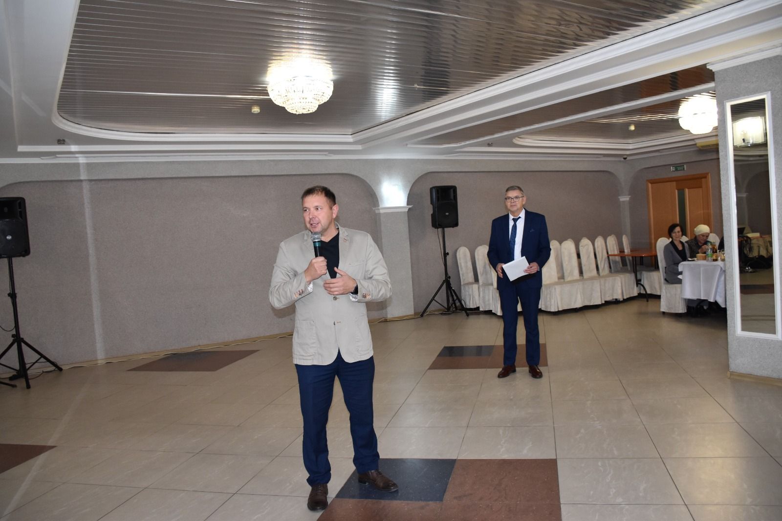 Кукмара районы башлыгы Сергей Димитриев районның ветеран җитәкчеләре белән очрашты