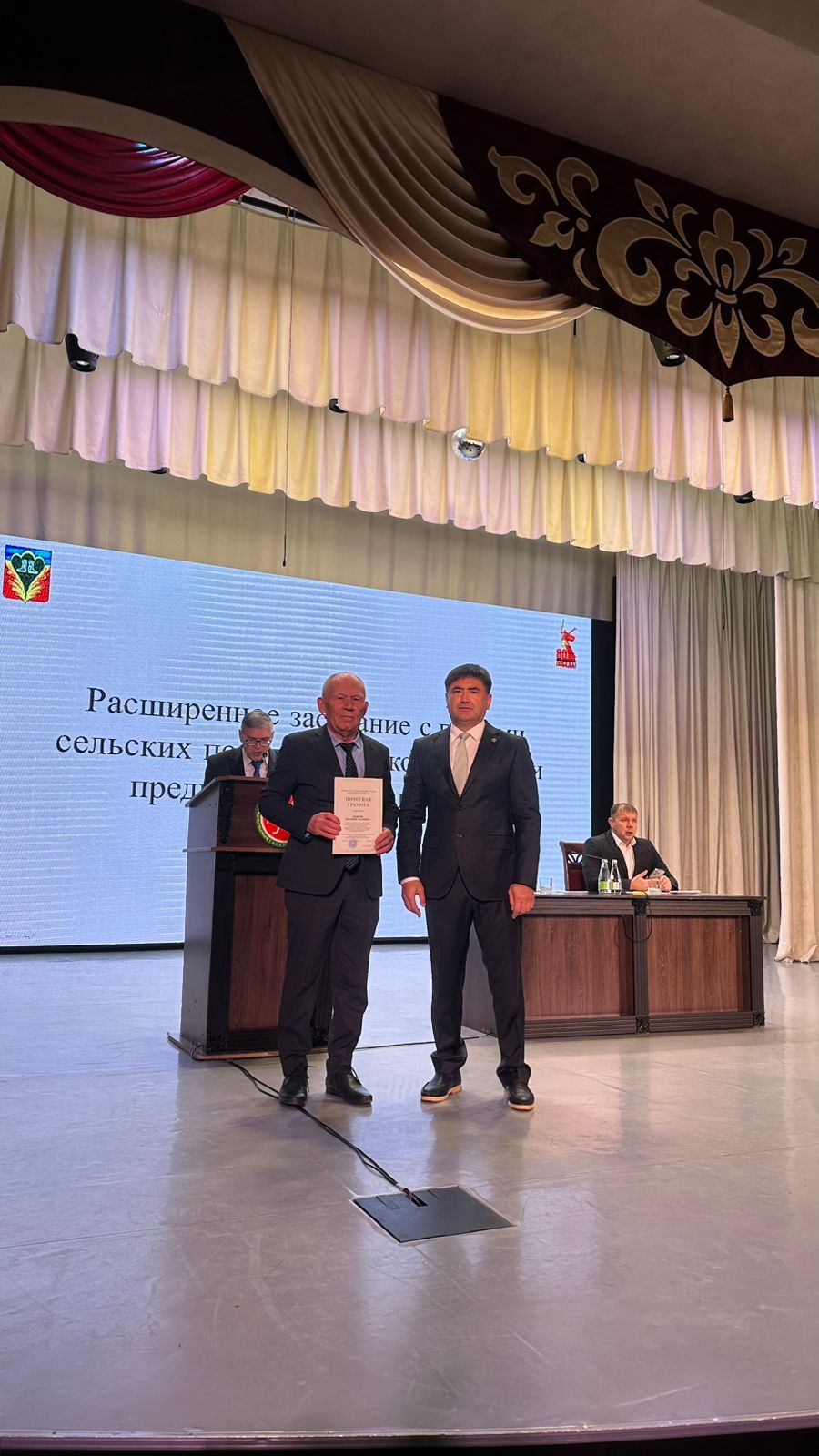 Жителей Кукморского района наградили на расширенной планёрке