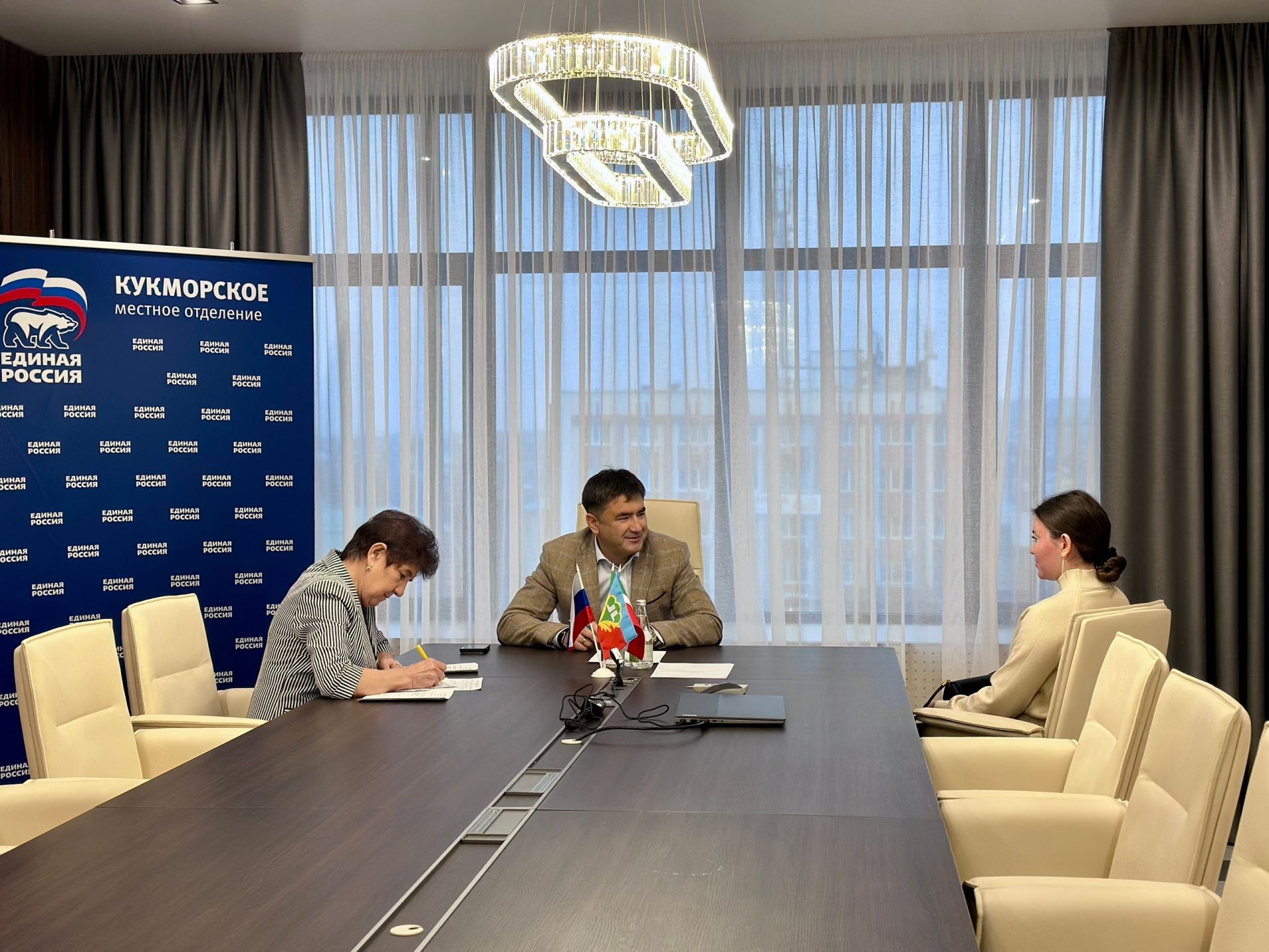 Глава Кукморского района провёл прием граждан: От жилищных вопросов до поддержки педагогов