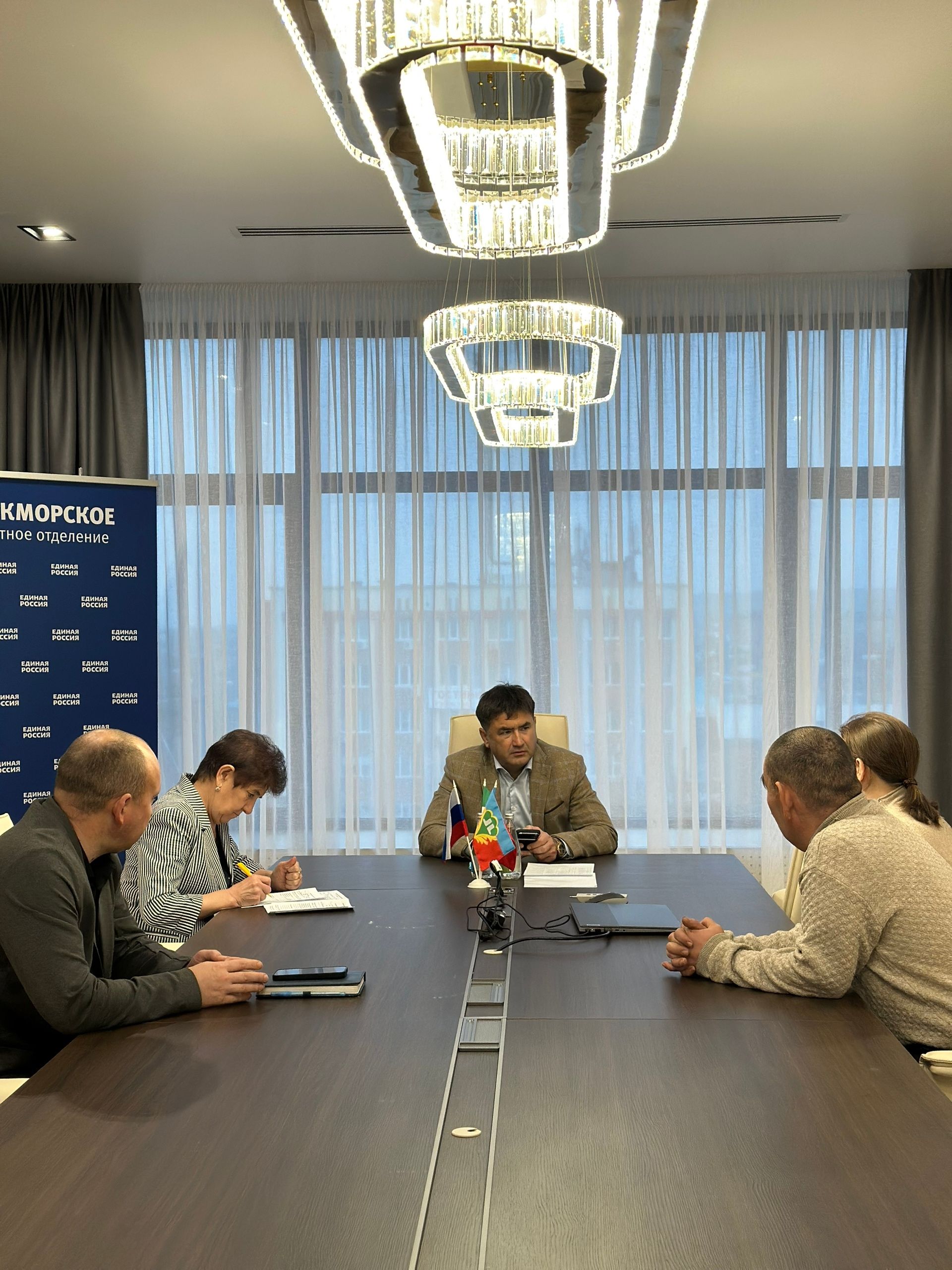 Глава Кукморского района провёл прием граждан: От жилищных вопросов до поддержки педагогов