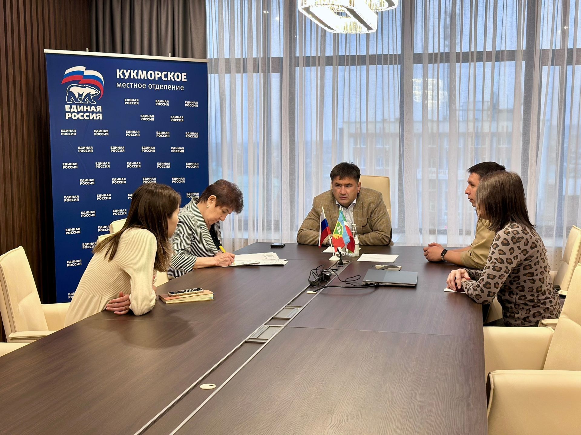 Глава Кукморского района провёл прием граждан: От жилищных вопросов до поддержки педагогов