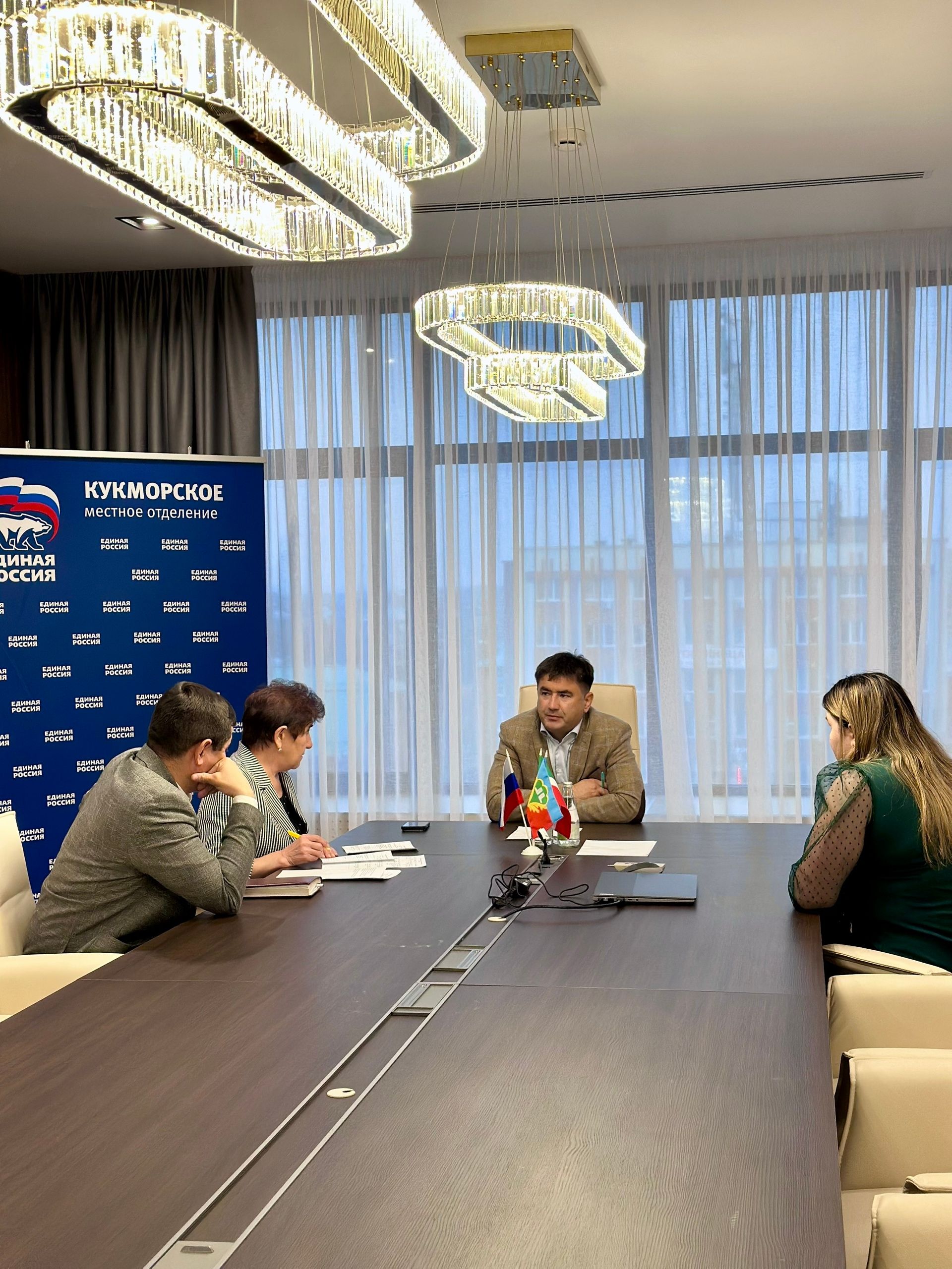 Глава Кукморского района провёл прием граждан: От жилищных вопросов до поддержки педагогов