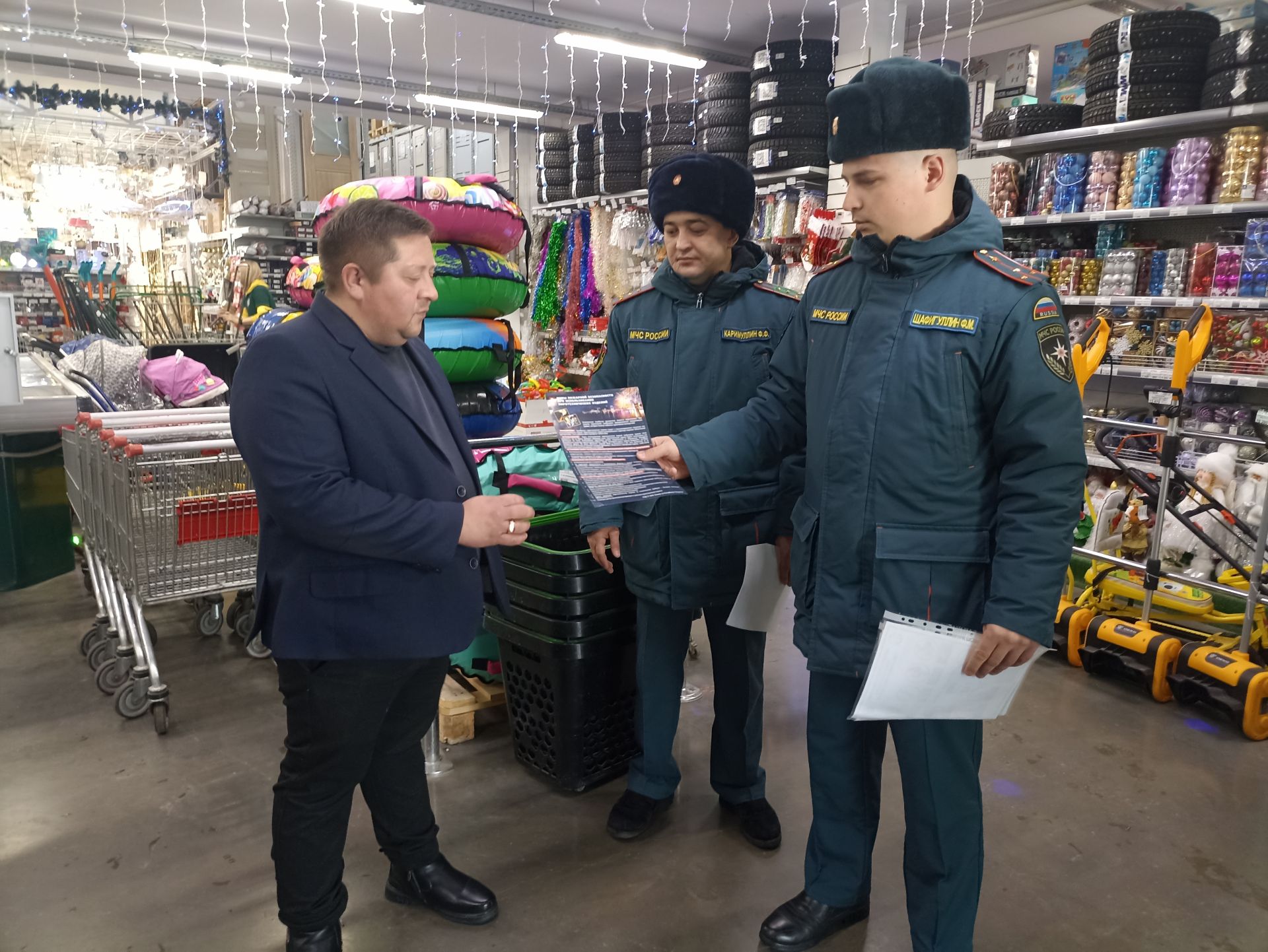 Между пожаром и салютом: В Кукморе проверены точки продажи пиротехники