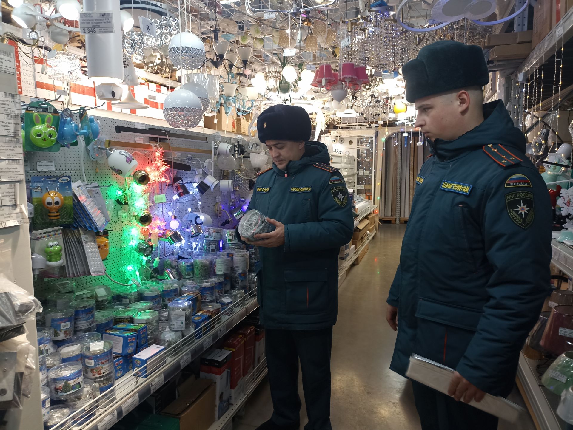 Между пожаром и салютом: В Кукморе проверены точки продажи пиротехники