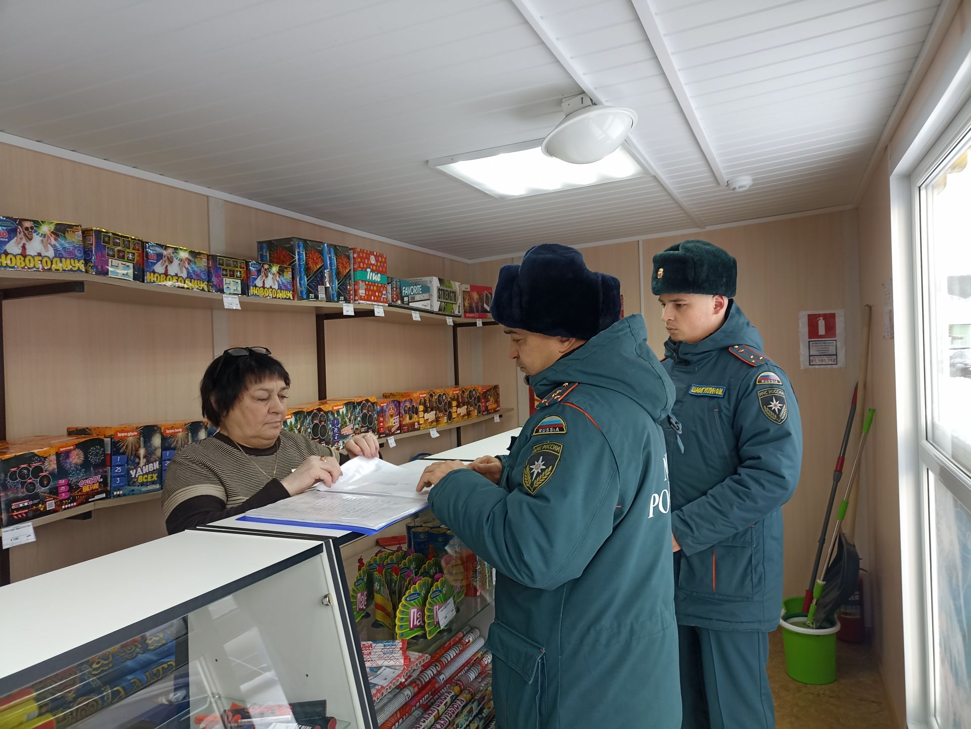 Между пожаром и салютом: В Кукморе проверены точки продажи пиротехники