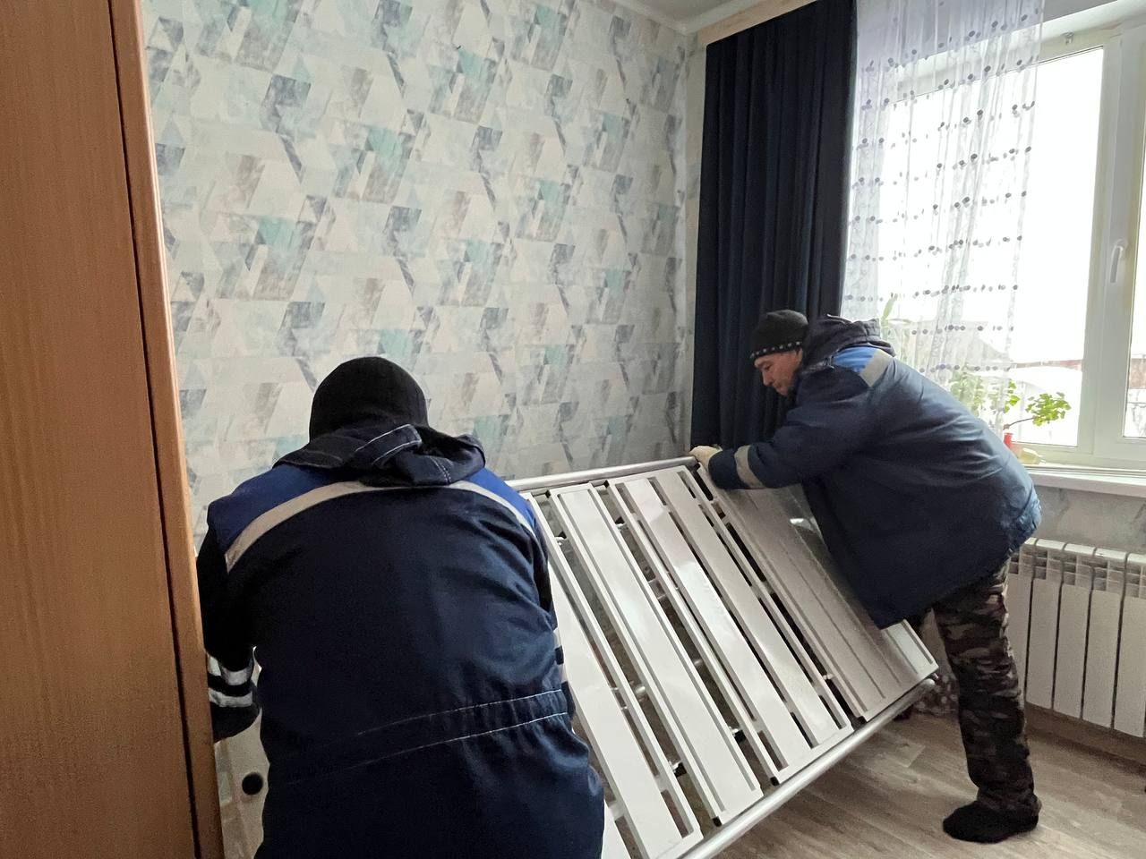 Депутатская помощь: Семье Мансуровых из Кукмора подарили кровать для ухода за лежащим больным