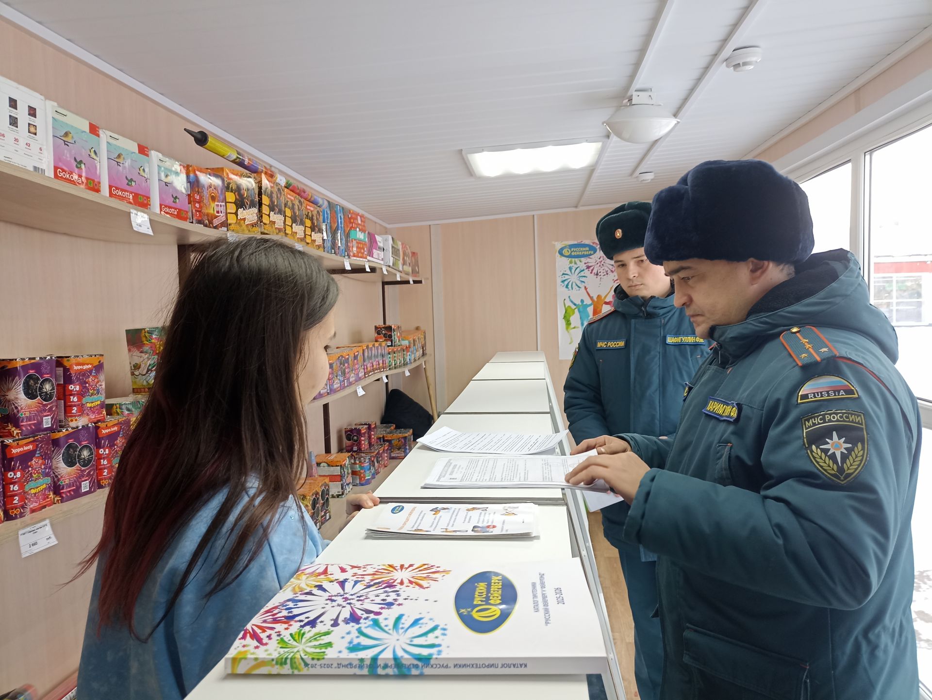 Между пожаром и салютом: В Кукморе проверены точки продажи пиротехники