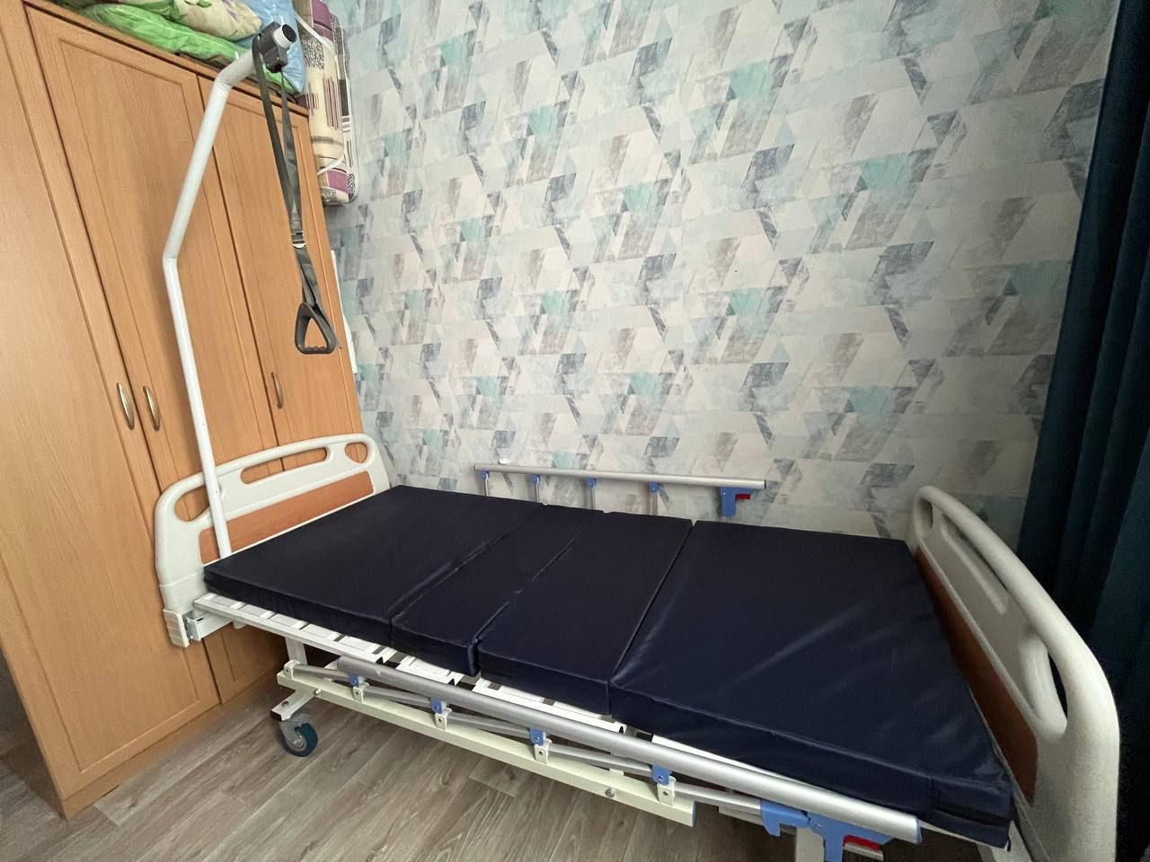 Депутатская помощь: Семье Мансуровых из Кукмора подарили кровать для ухода за лежащим больным