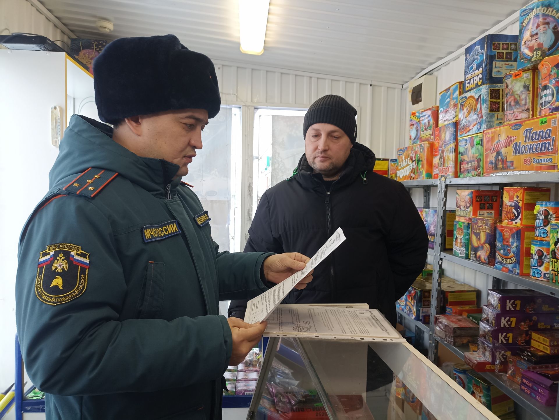 Между пожаром и салютом: В Кукморе проверены точки продажи пиротехники