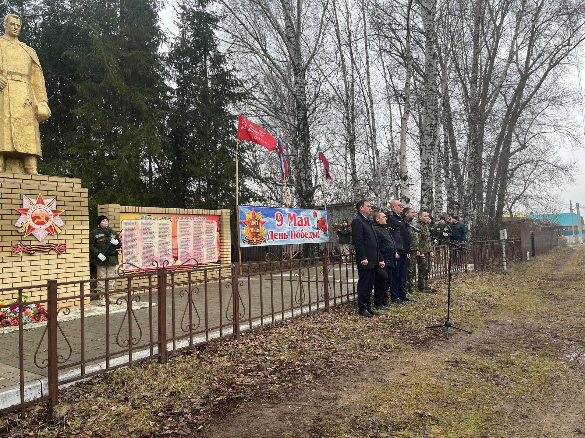 В Нырьинском сельском поселении состоялись торжественный митинг и возложение венков к памятнику Неизвестного солдата