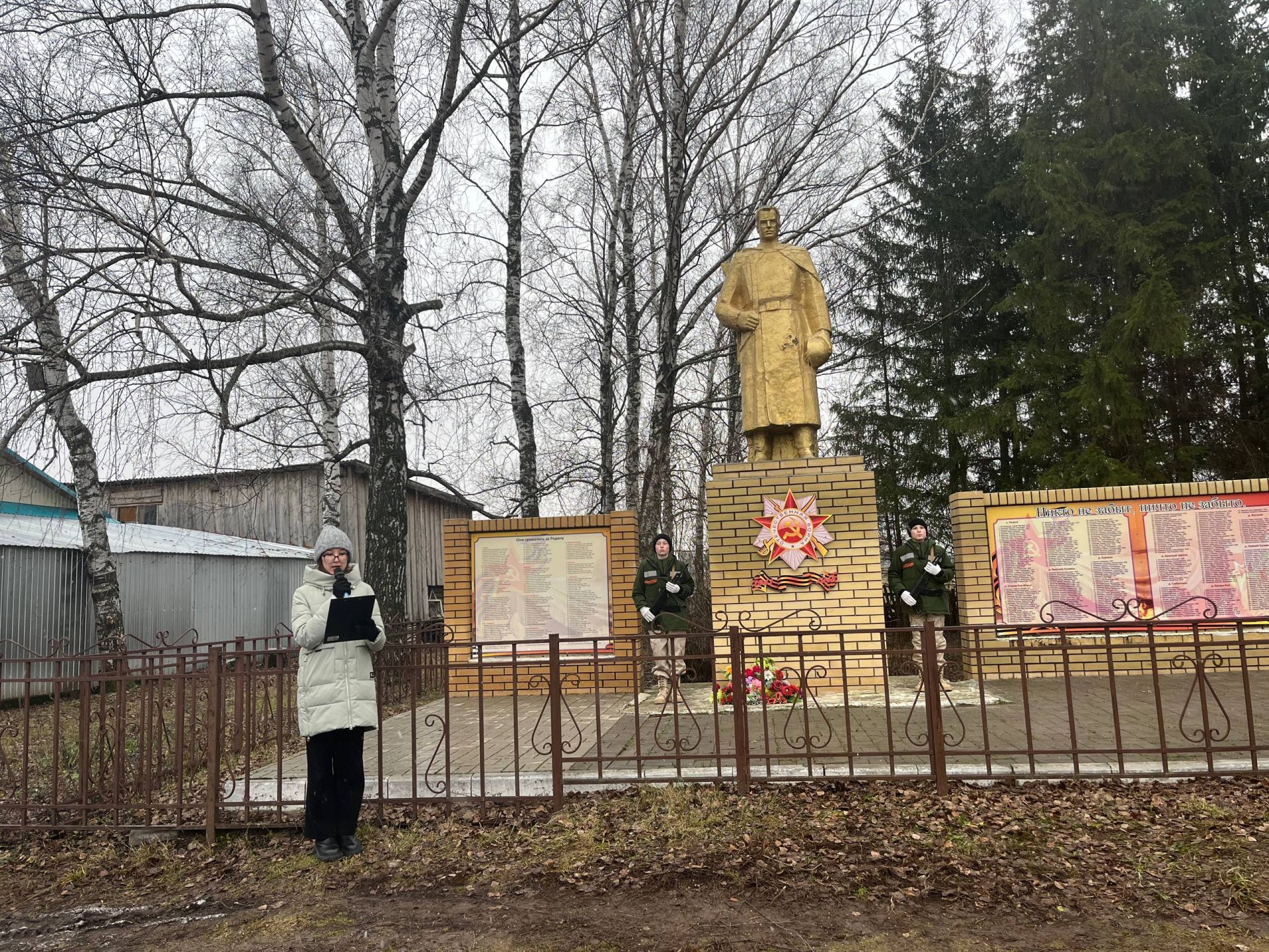 В Нырьинском сельском поселении состоялись торжественный митинг и возложение венков к памятнику Неизвестного солдата