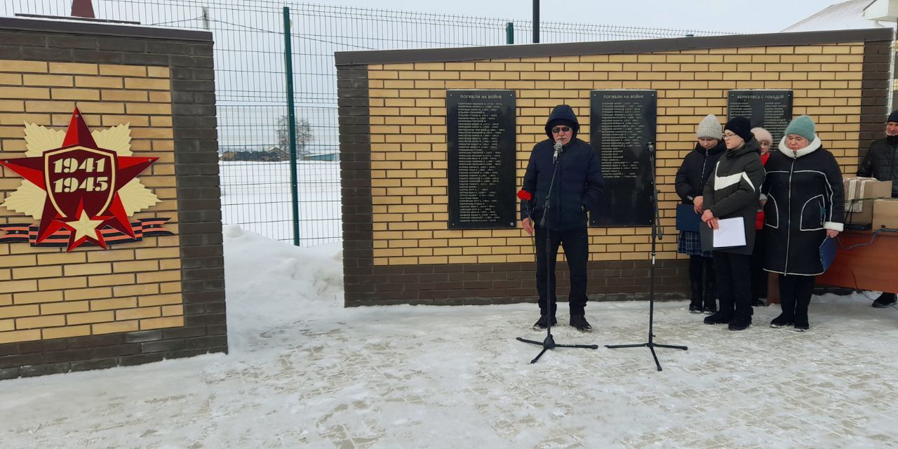 В селе Лельвиж Кукморского открыли мемориальную доску в память о Герое СВО