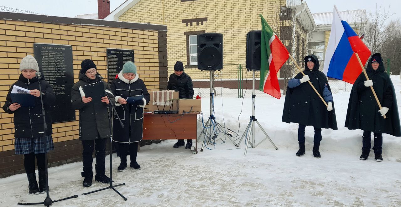 В селе Лельвиж Кукморского открыли мемориальную доску в память о Герое СВО