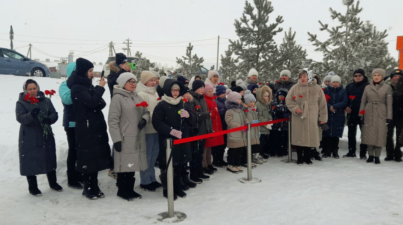 В селе Лельвиж Кукморского открыли мемориальную доску в память о Герое СВО