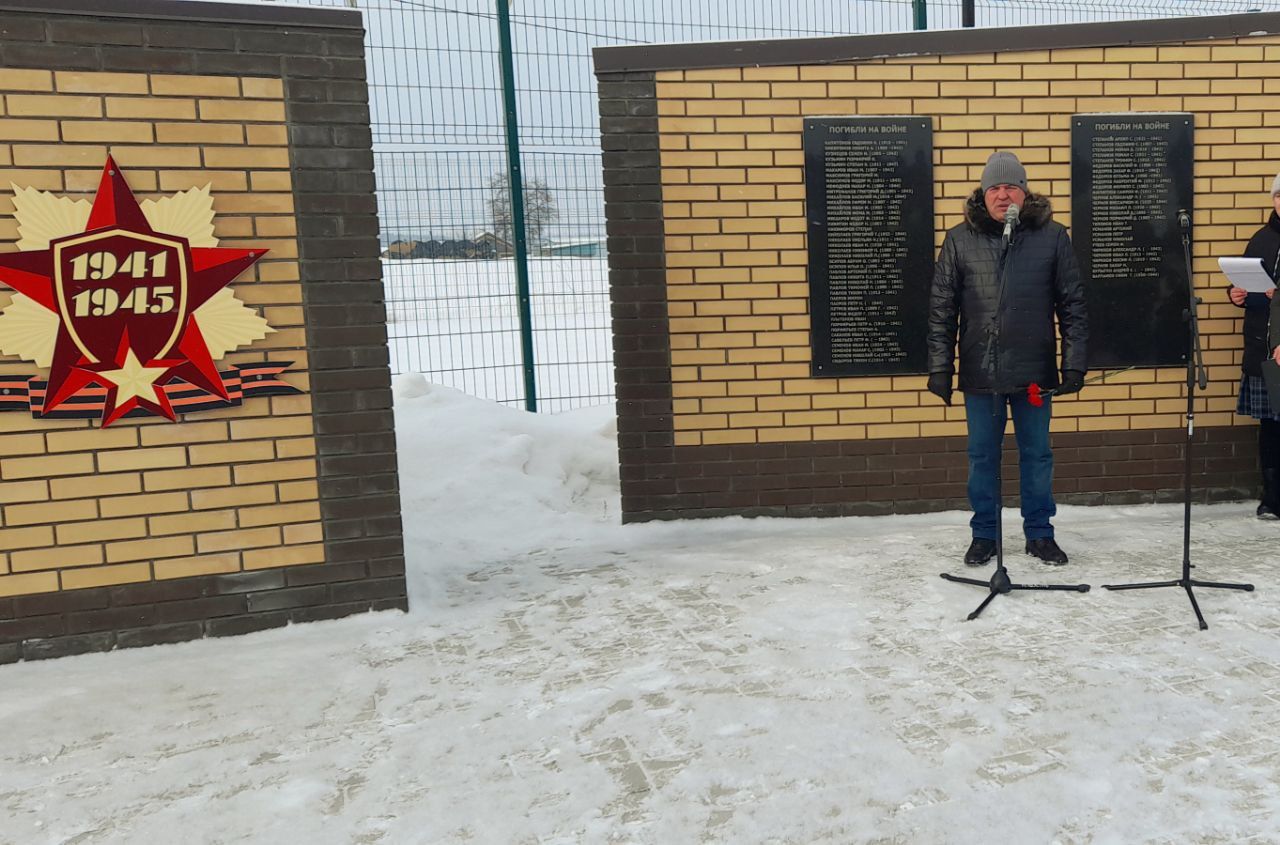 В селе Лельвиж Кукморского открыли мемориальную доску в память о Герое СВО