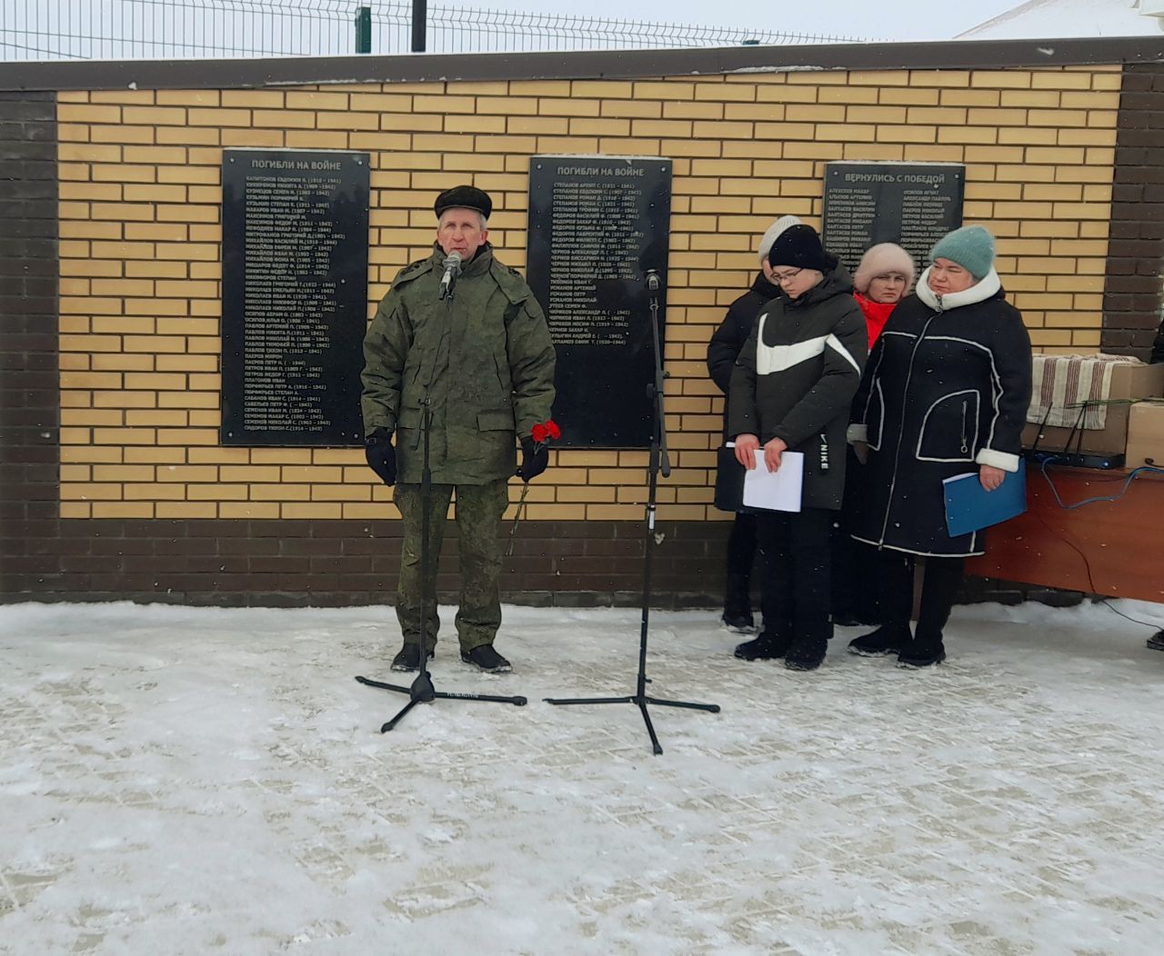 В селе Лельвиж Кукморского открыли мемориальную доску в память о Герое СВО