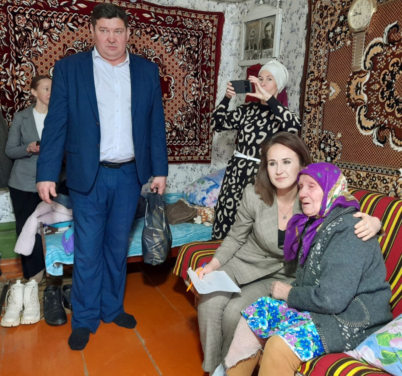 Труженику тыла Зинаиде Нагорновой из Кукморского района вручили медаль в честь 80-летия Великой Победы