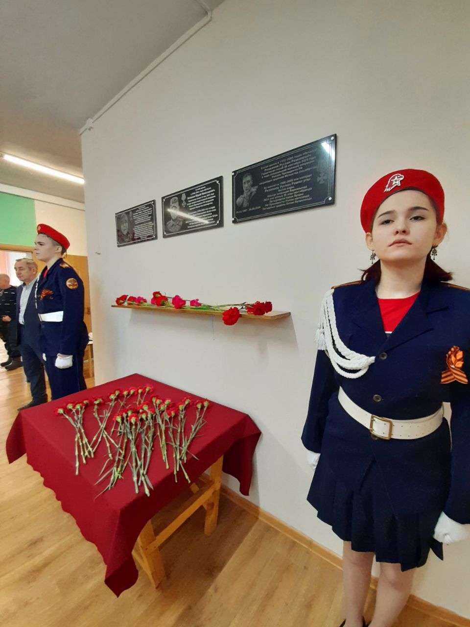 В Чарлинской школе Кукморского района открыли мемориальную доску в память о Герое СВО