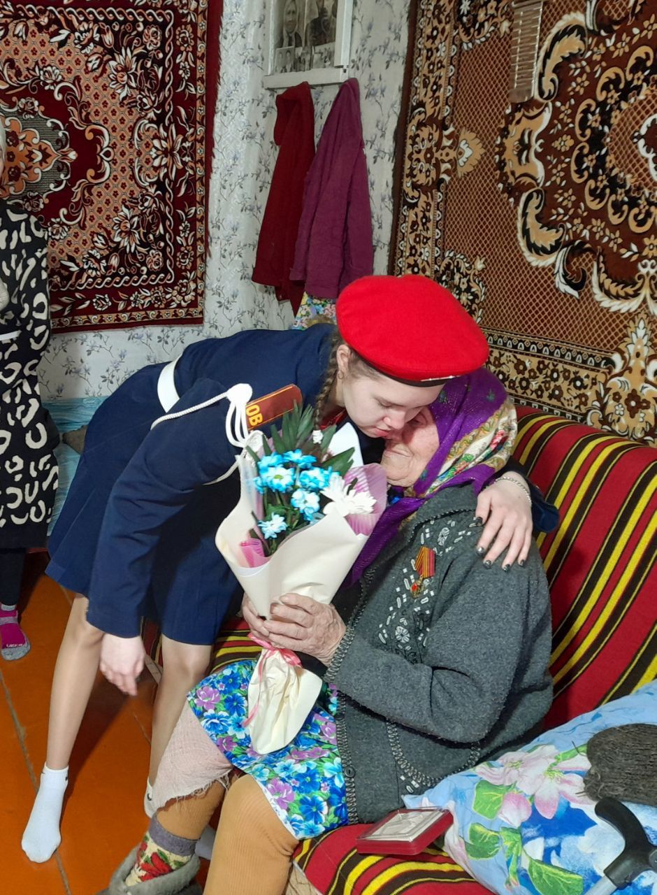 Труженику тыла Зинаиде Нагорновой из Кукморского района вручили медаль в честь 80-летия Великой Победы