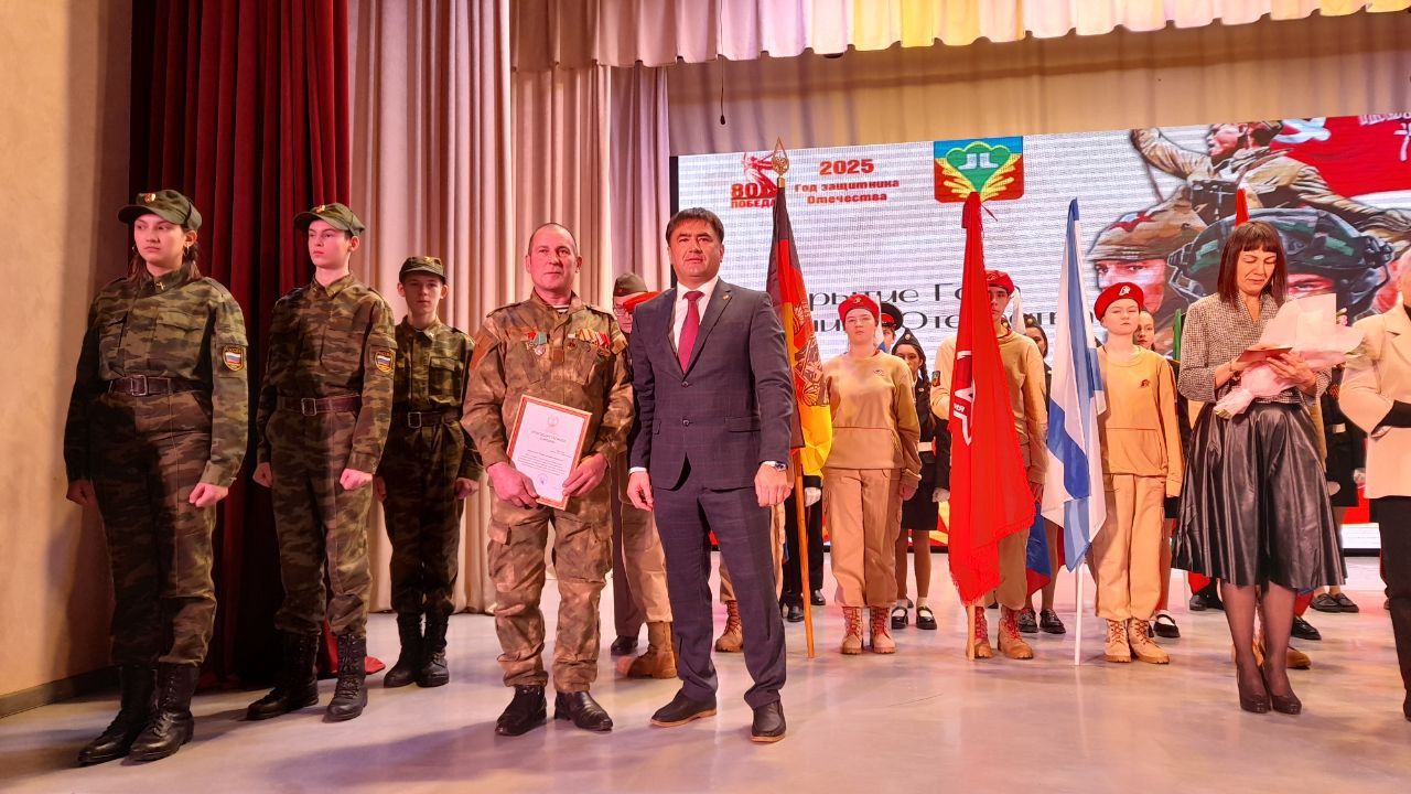 В Кукморе торжественно открыли Год защитника Отечества