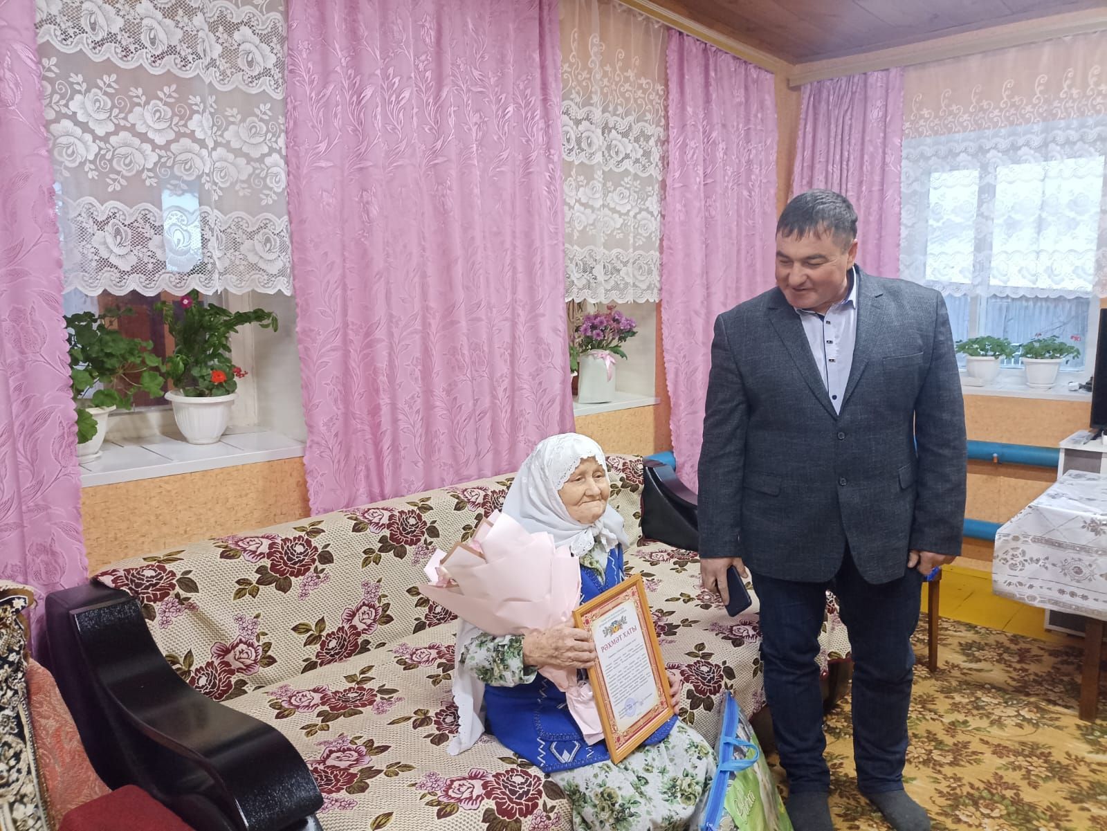 Юбилярам Кукморского района вручили Благодарственные письма главы района