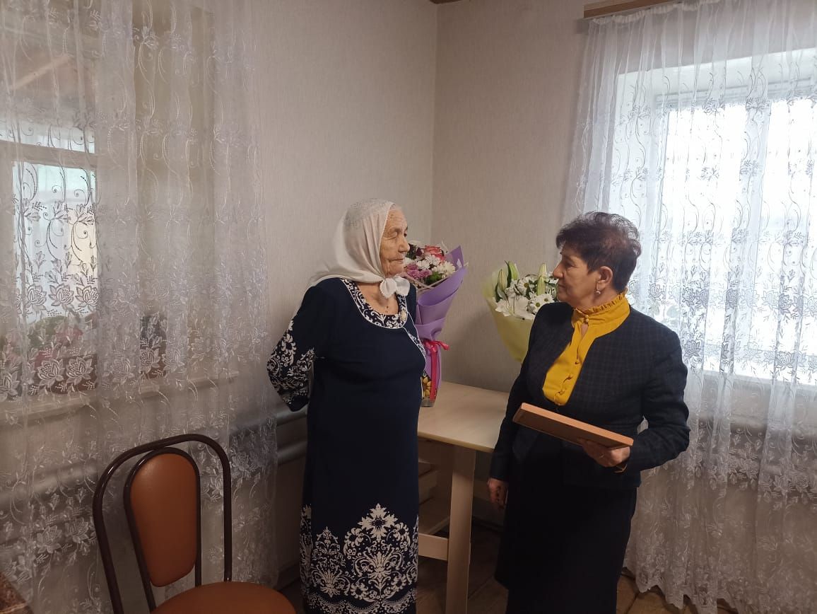 Юбилярам Кукморского района вручили Благодарственные письма главы района