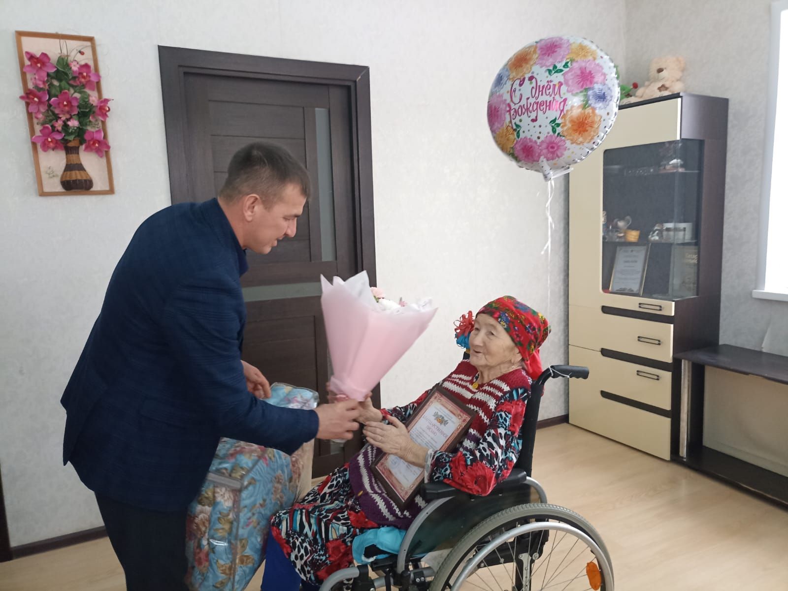 Юбилярам Кукморского района вручили Благодарственные письма главы района